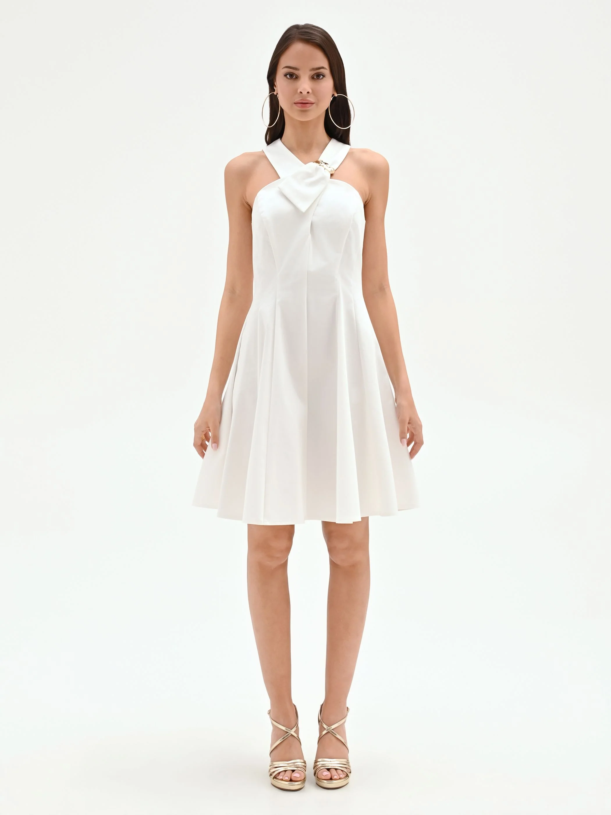 Abito corto bianco con scollo all'americana