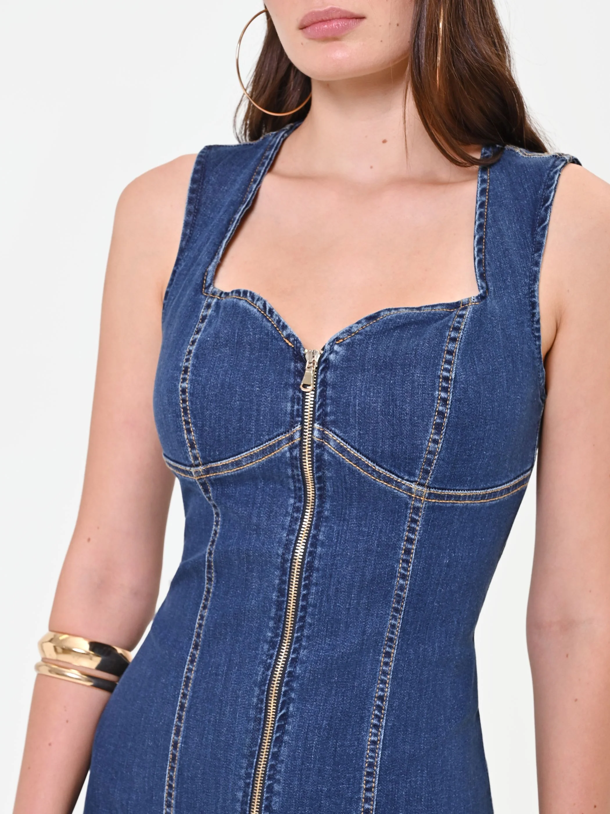Abito corto in denim blu con zip a vista - Image 4