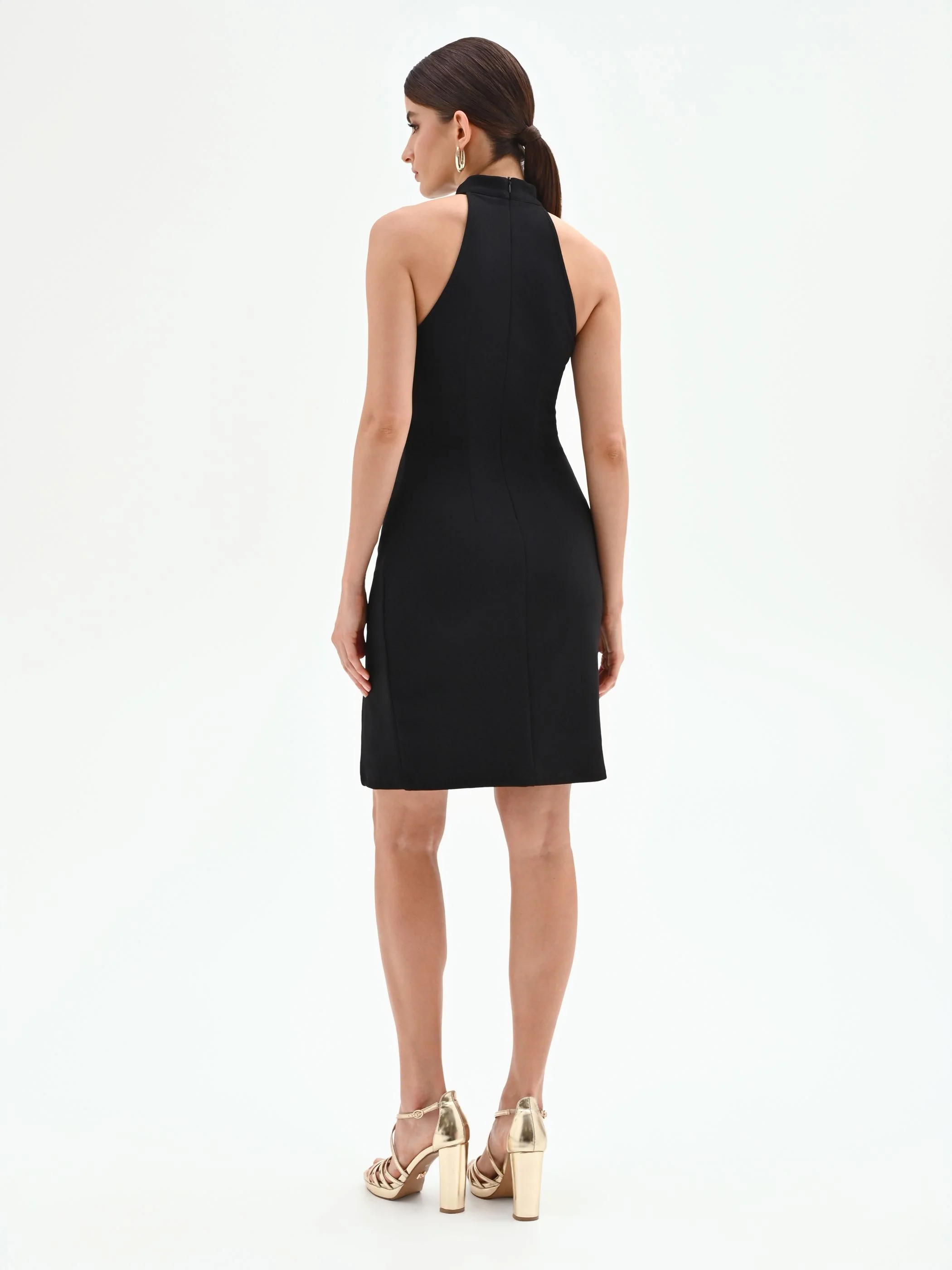 Abito corto nero con scollo all'americana