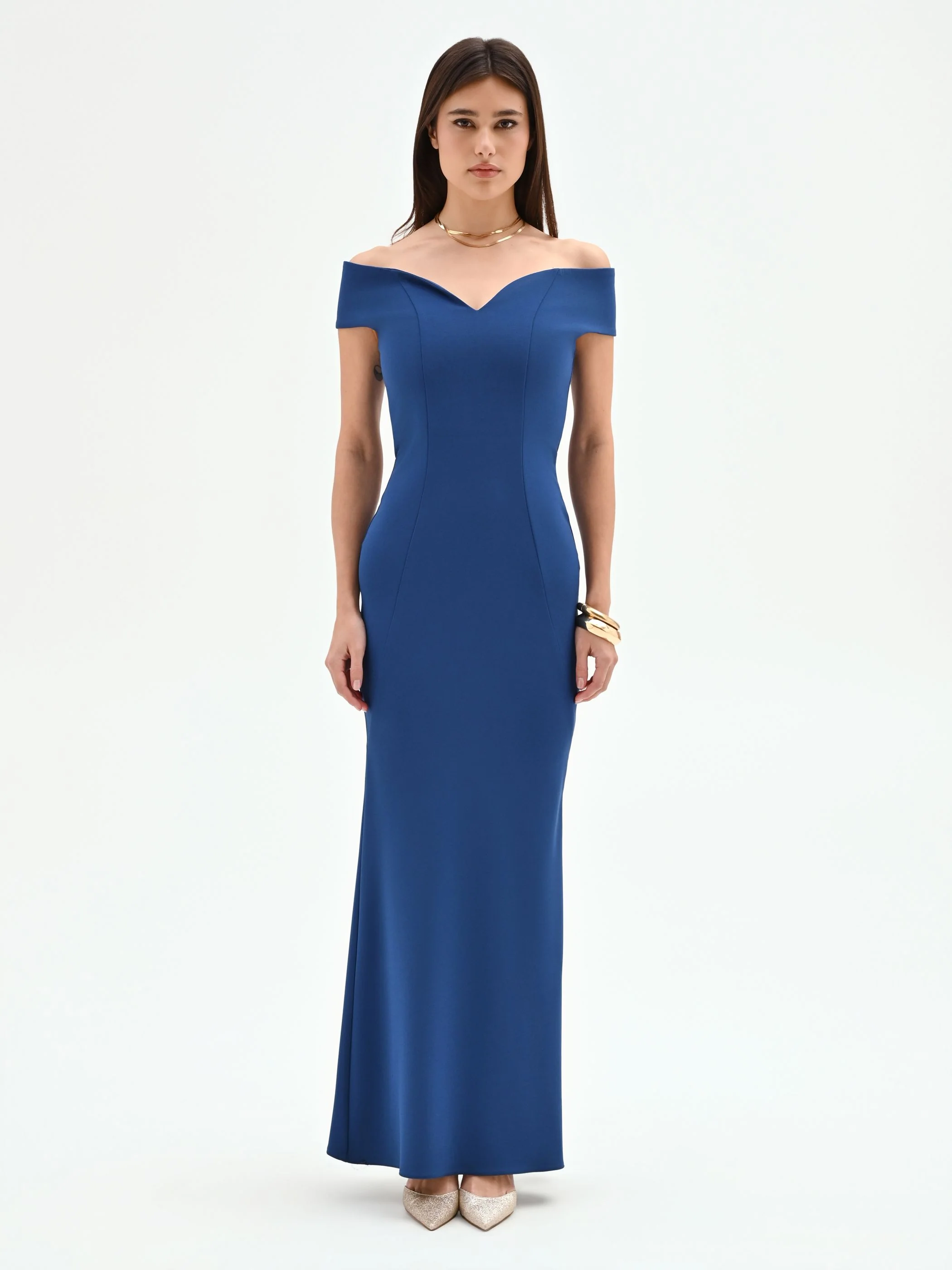 Abito lungo blu brillante con scollo a cuore