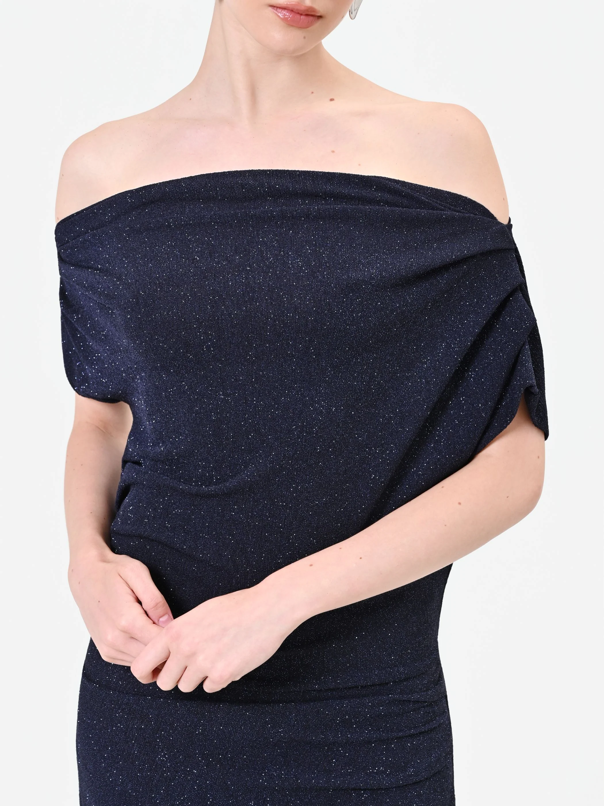 Abito lungo blu navy glitter con scollo drappeggiato - Image 3