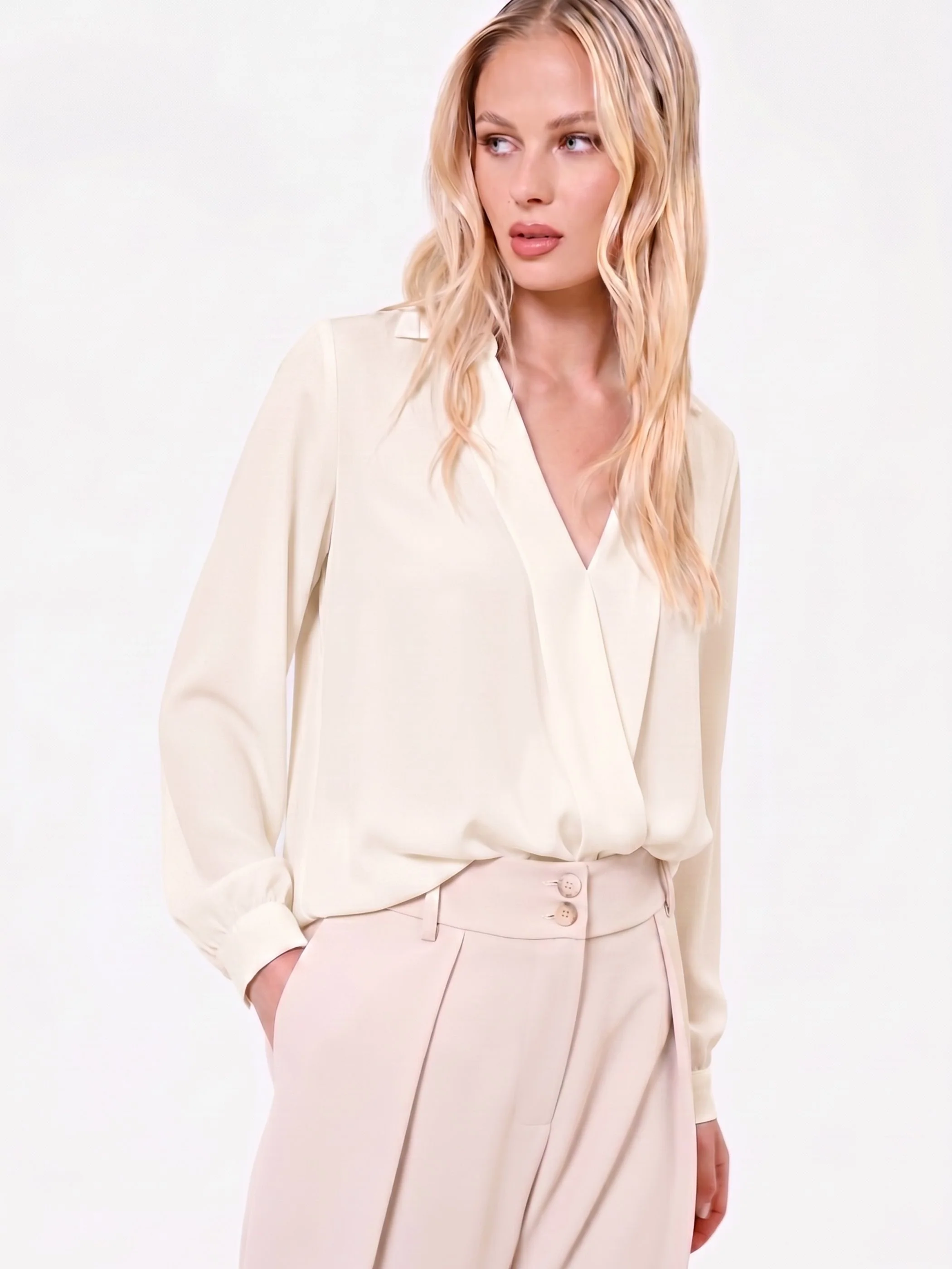 Blusa bianca con incrocio in raso - Image 4