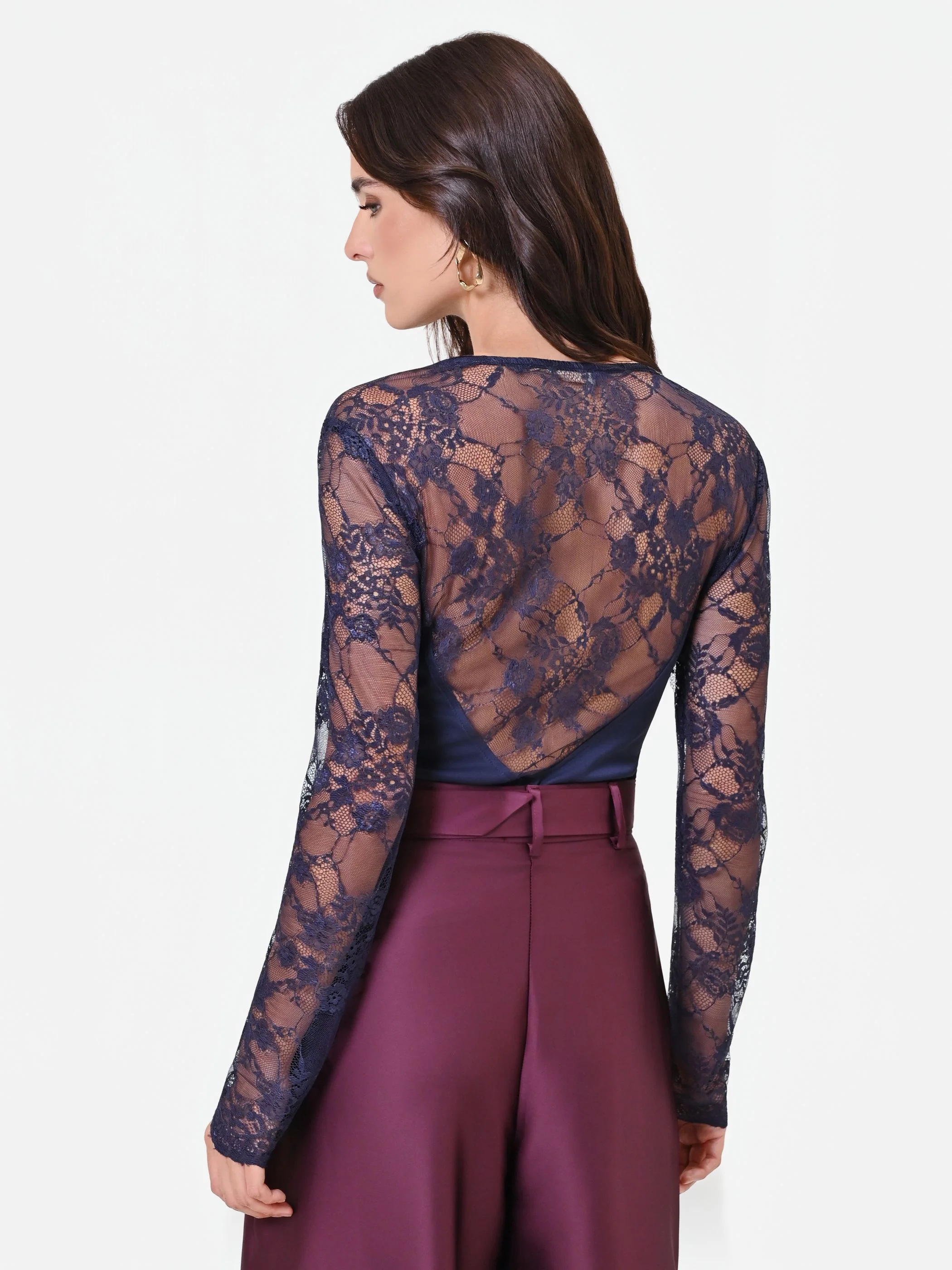 Blusa blu navy con scollo ad anello e maniche in pizzo - Image 5
