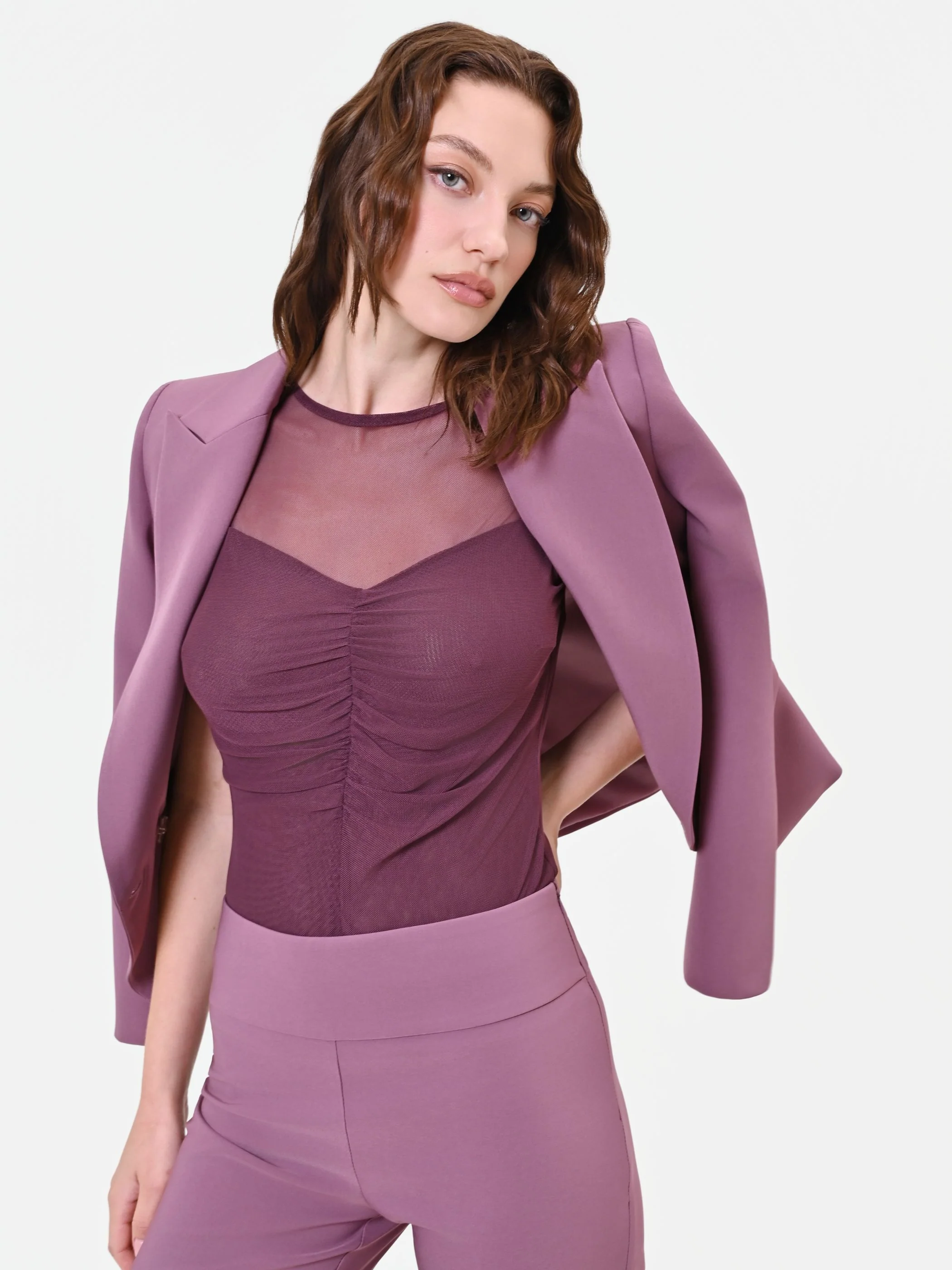 Blusa bordeaux con carré in tulle - Image 6
