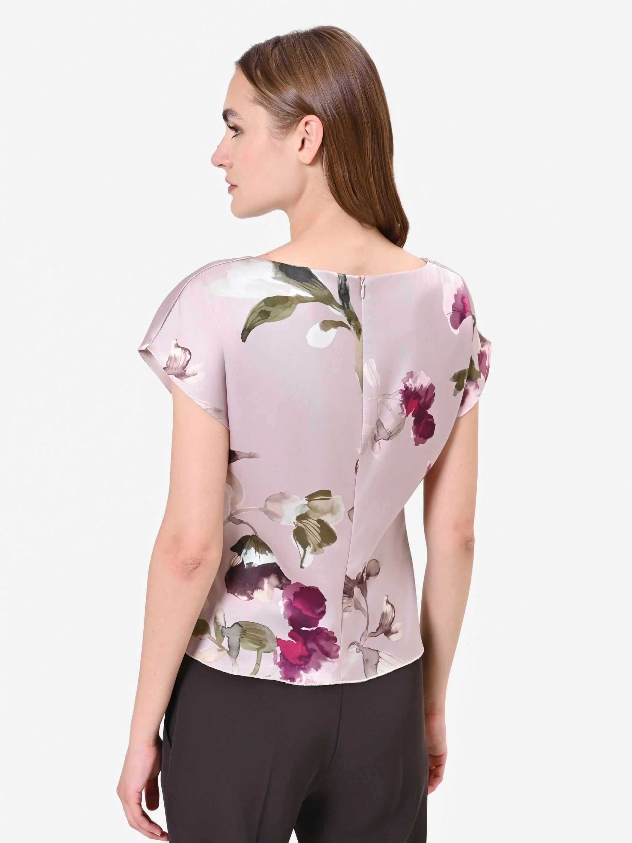 Blusa in raso tortora beige con stampa floreale - Image 5