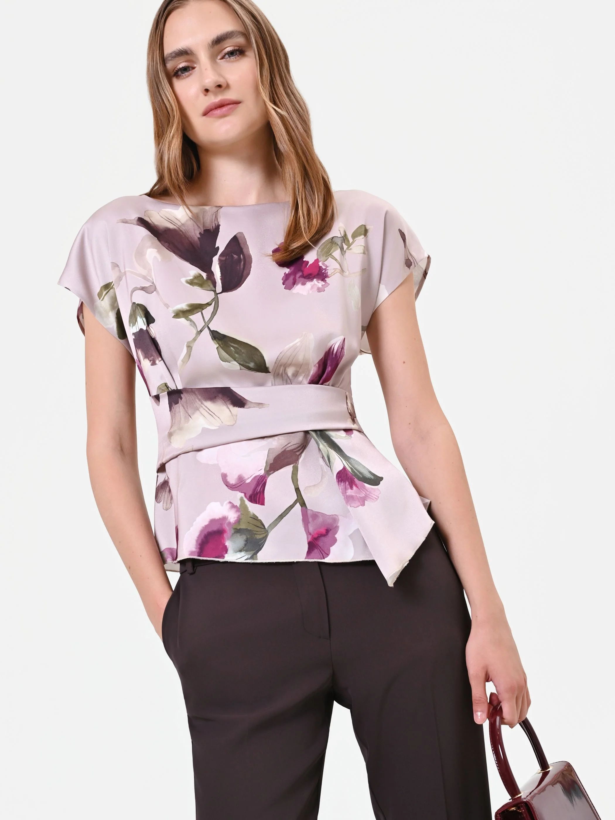 Blusa in raso tortora beige con stampa floreale - Image 6