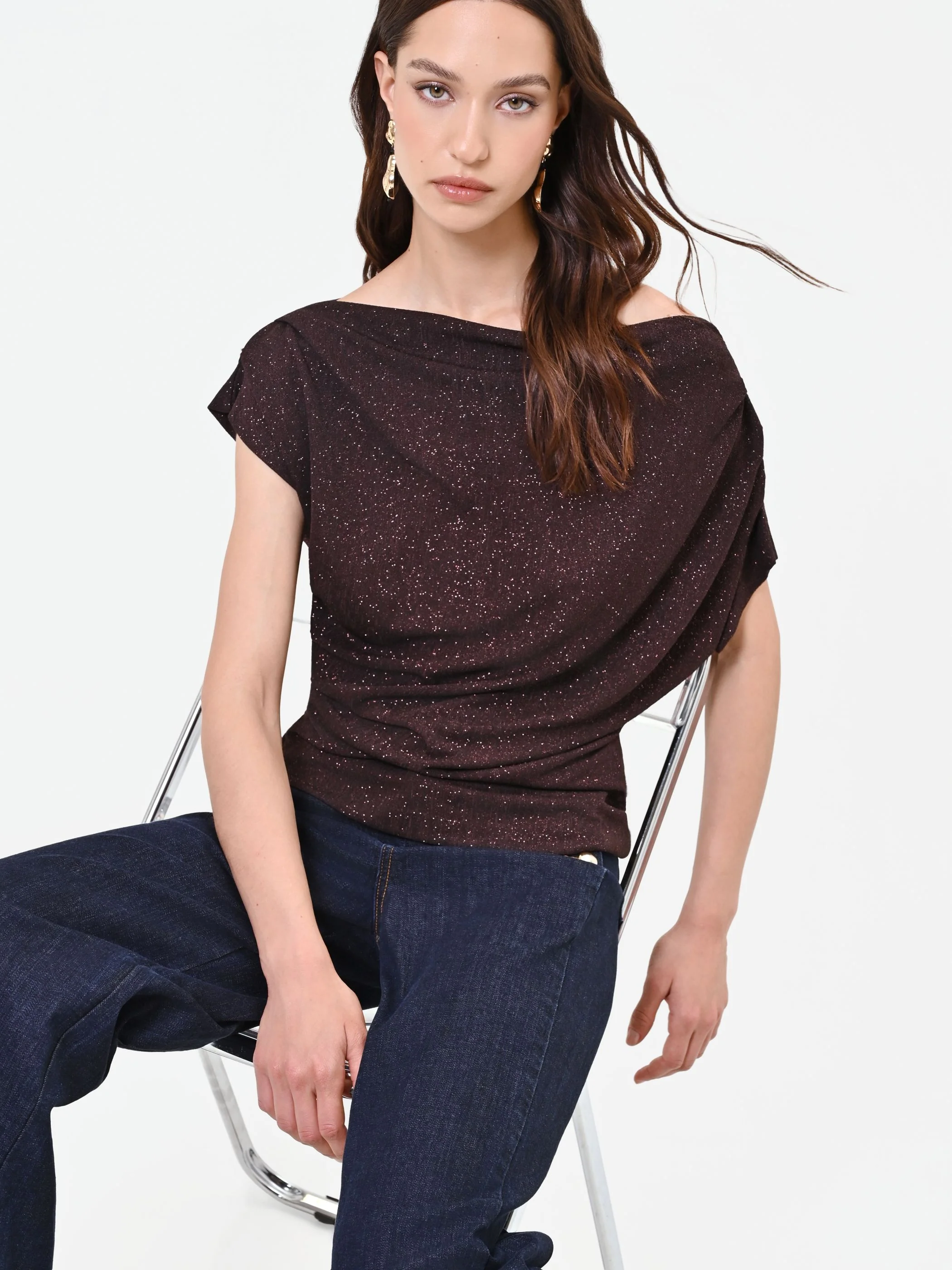 Blusa marrone con drappeggio asimmetrico - Image 6
