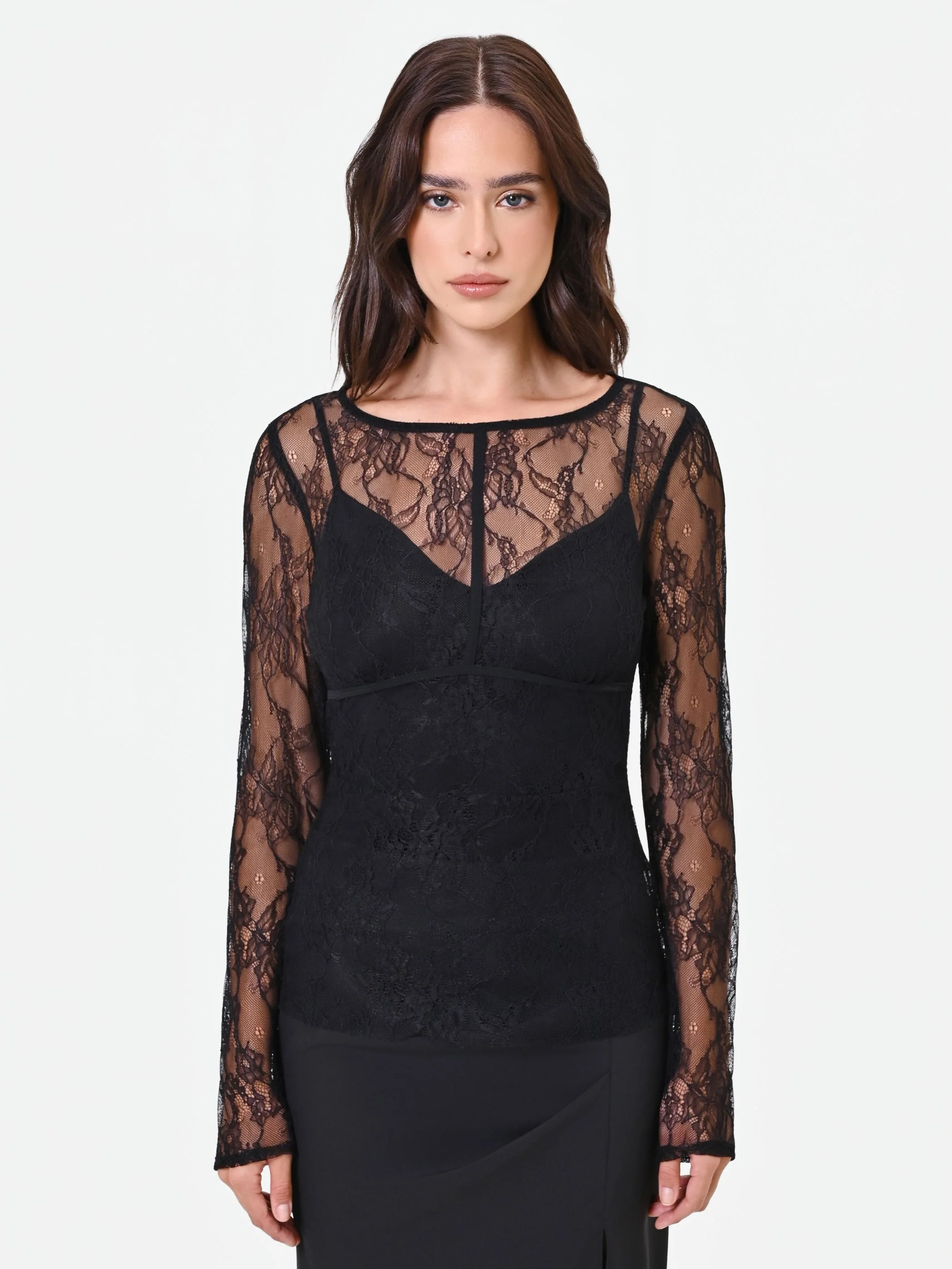 Blusa nera in pizzo con fodera a cuore