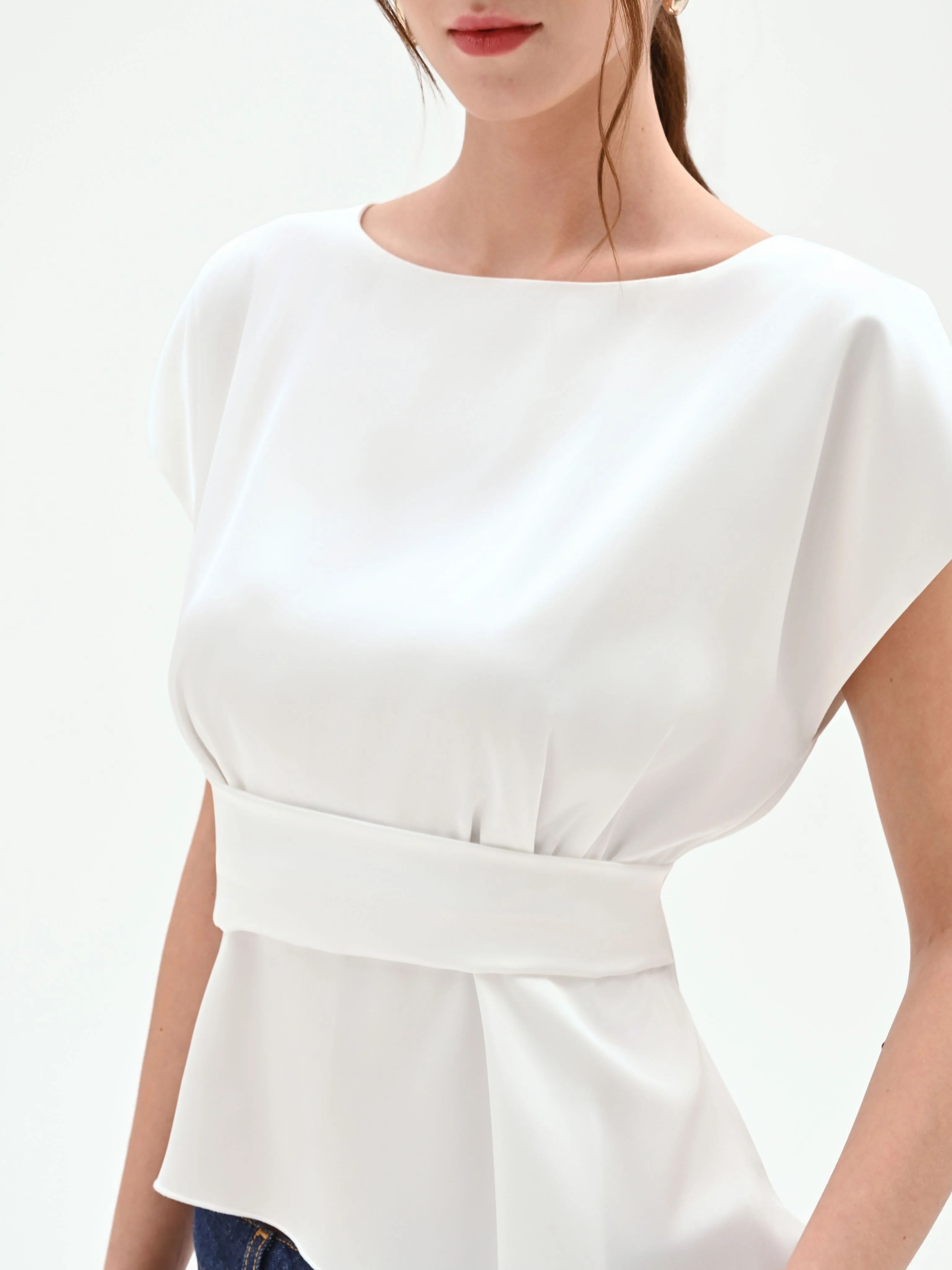 Blusa panna bianco con fusciacca in vita