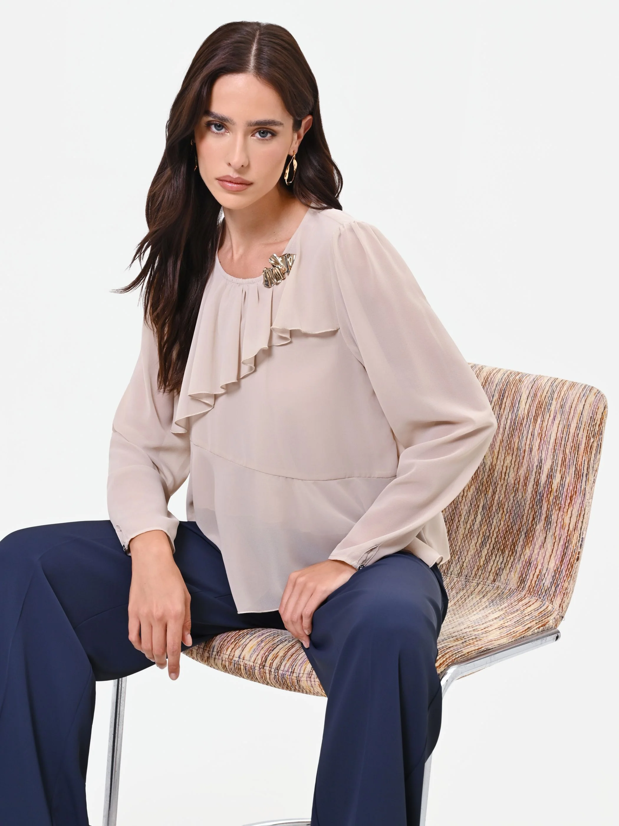 Blusa tortora beige con rouche asimmetrica - Image 6