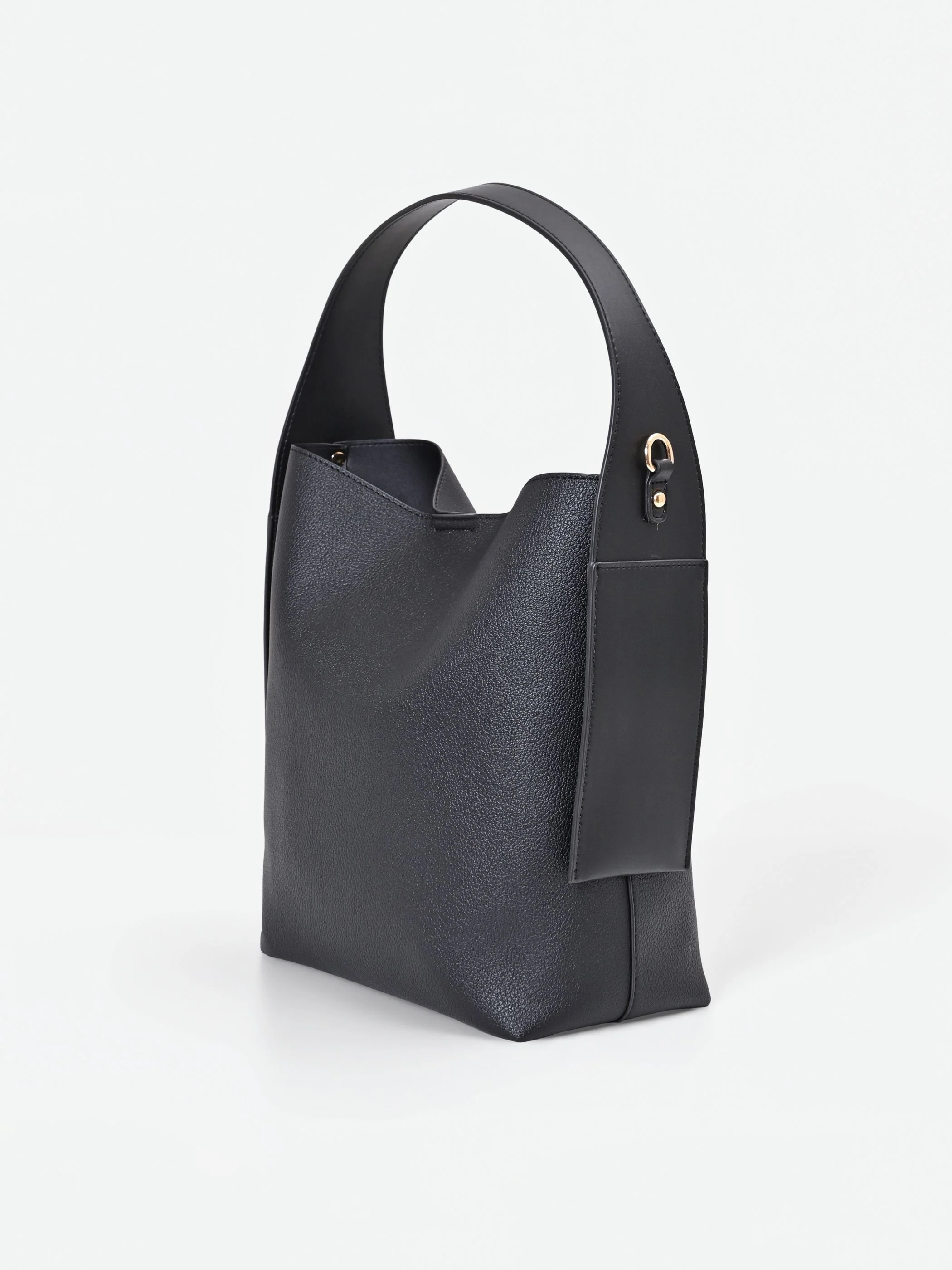 Borsa a spalla nera dalla linea morbida
