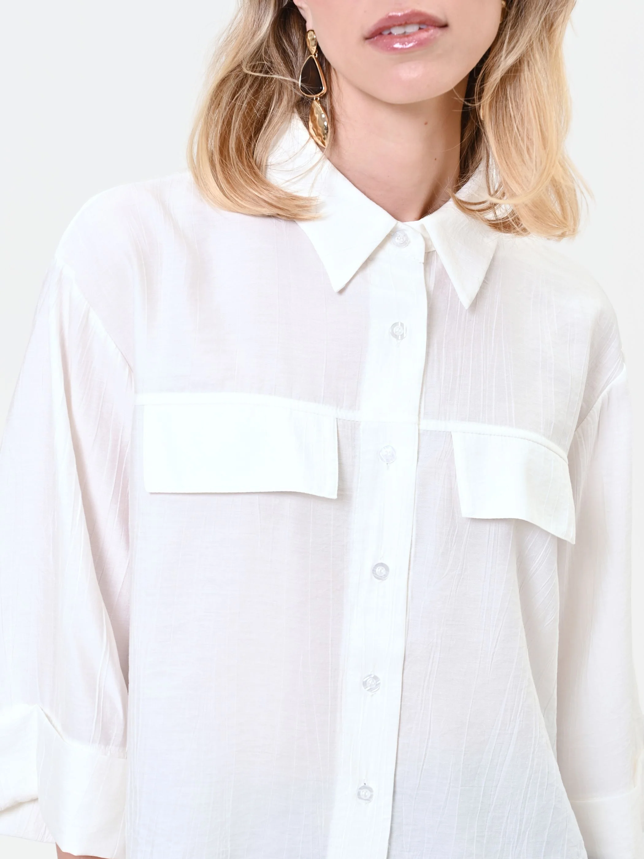Camicia boxy bianca con tasche - Image 4