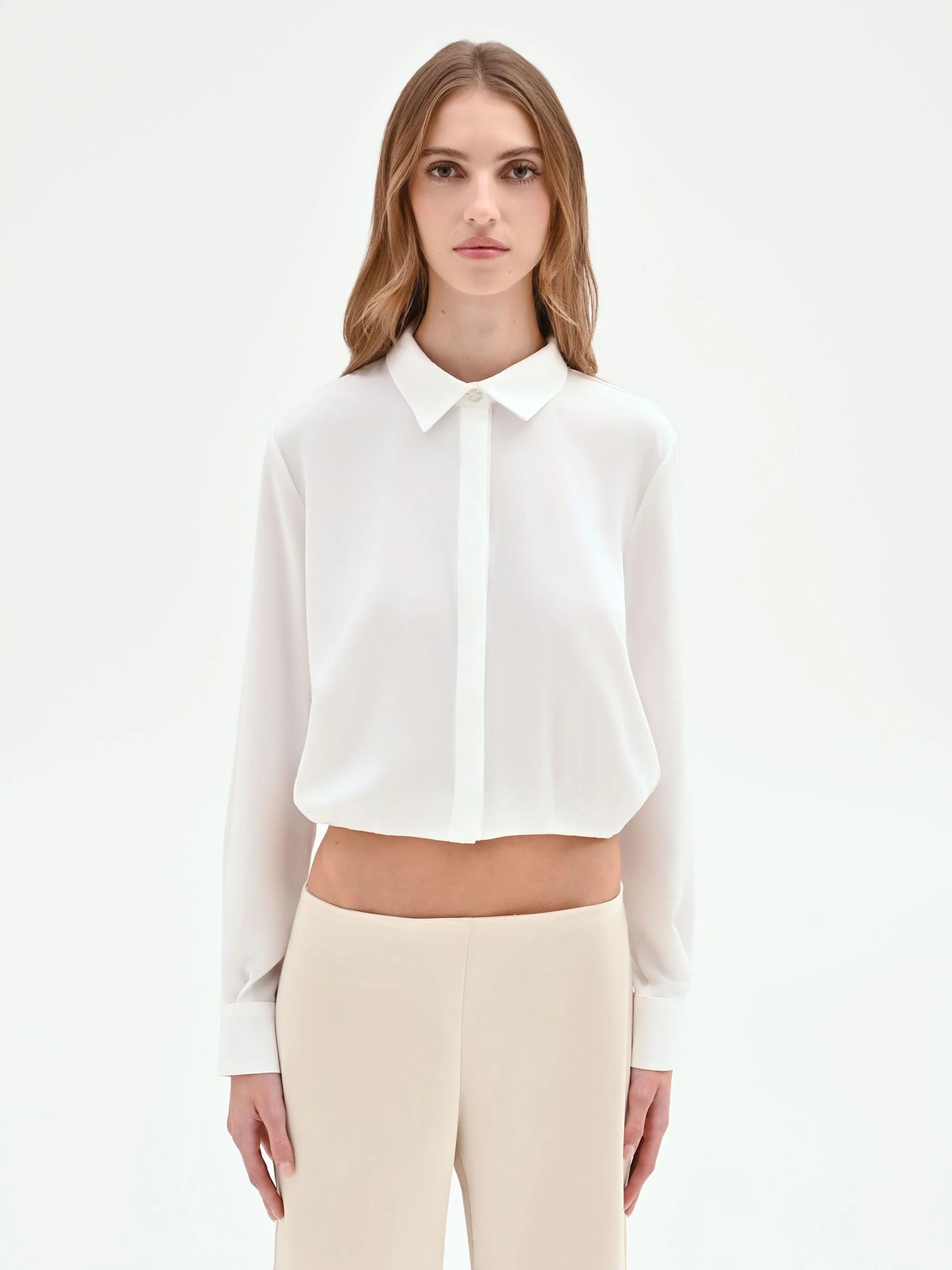 Camicia cropped panna con fondo elastico - Image 2