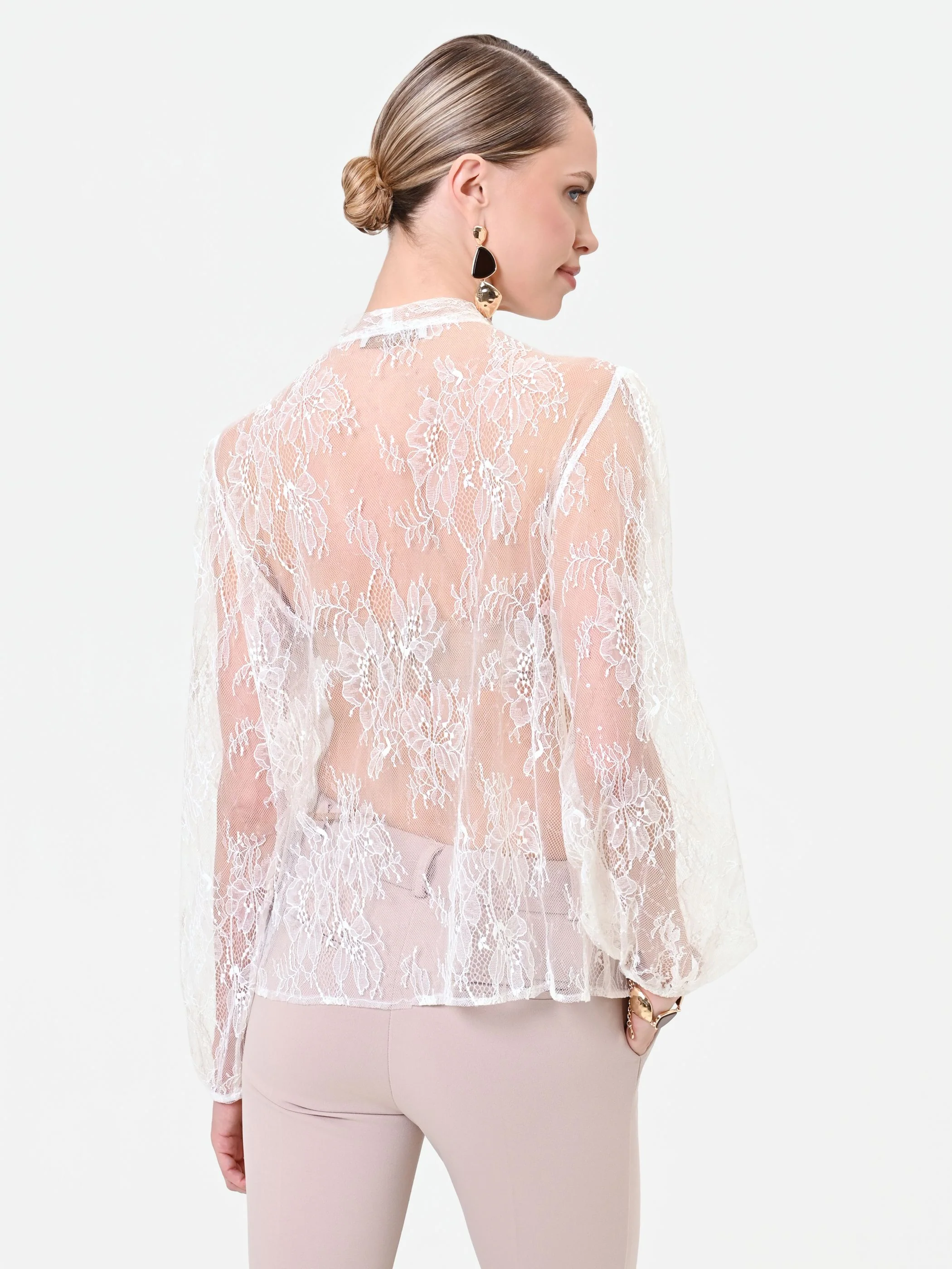 Camicia in pizzo panna bianco con fiocco al collo - Image 4