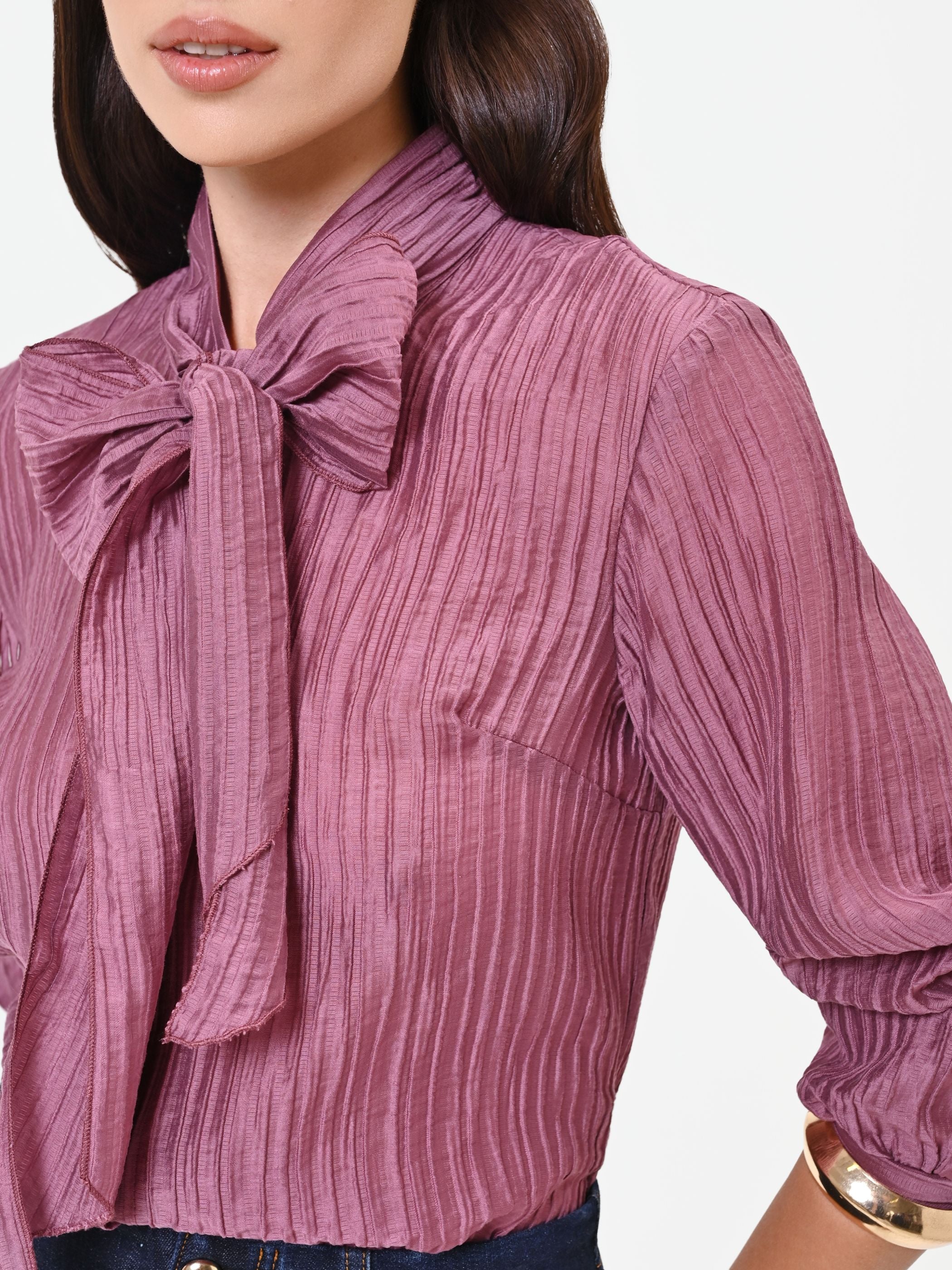 Camicia rosa antico plissé con fiocco - Image 4