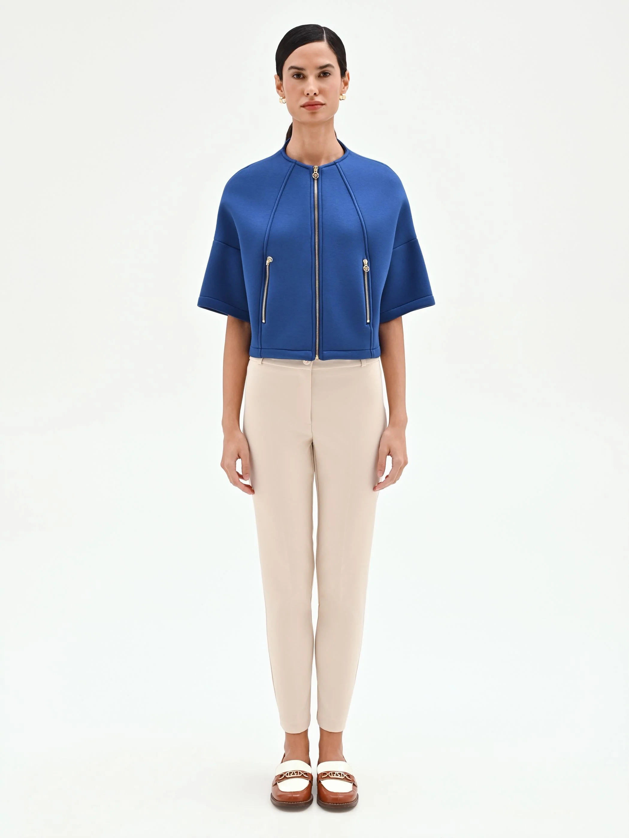 Capospalla cropped blu brillante con zip dorate