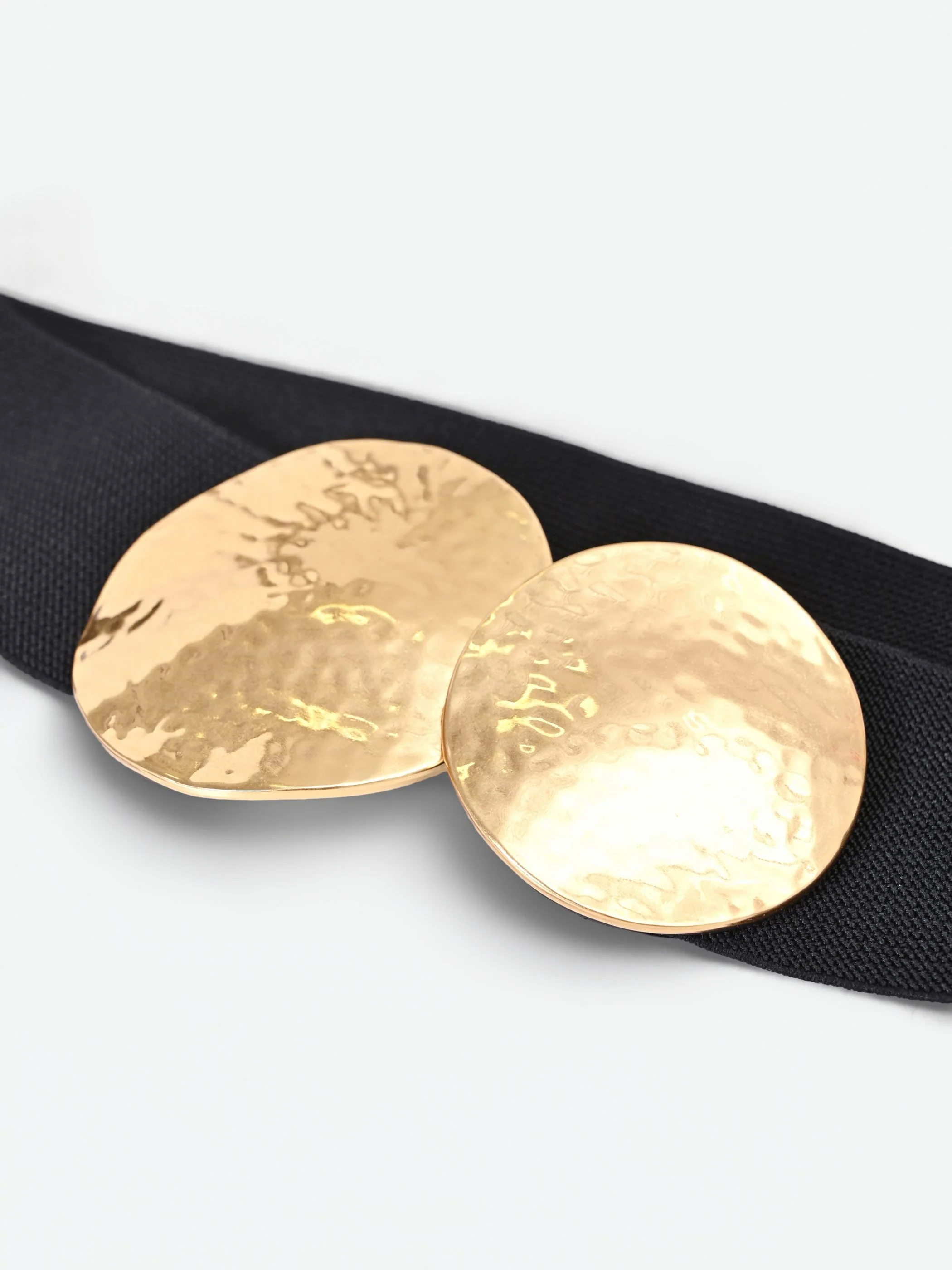 Cintura nera a fascia alta con fibbia design