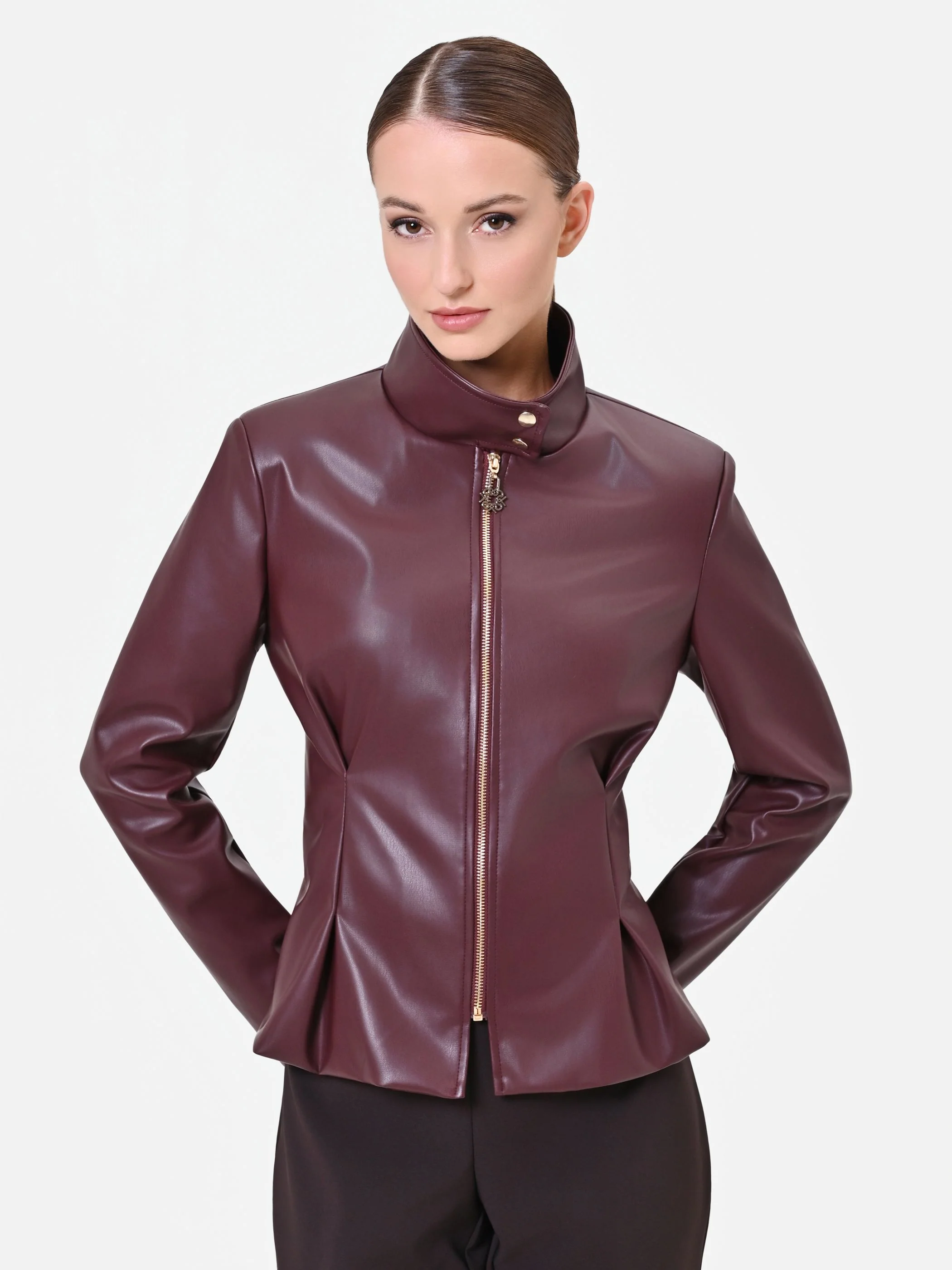 Giacca in similpelle bordeaux rosso con baschina - Image 5