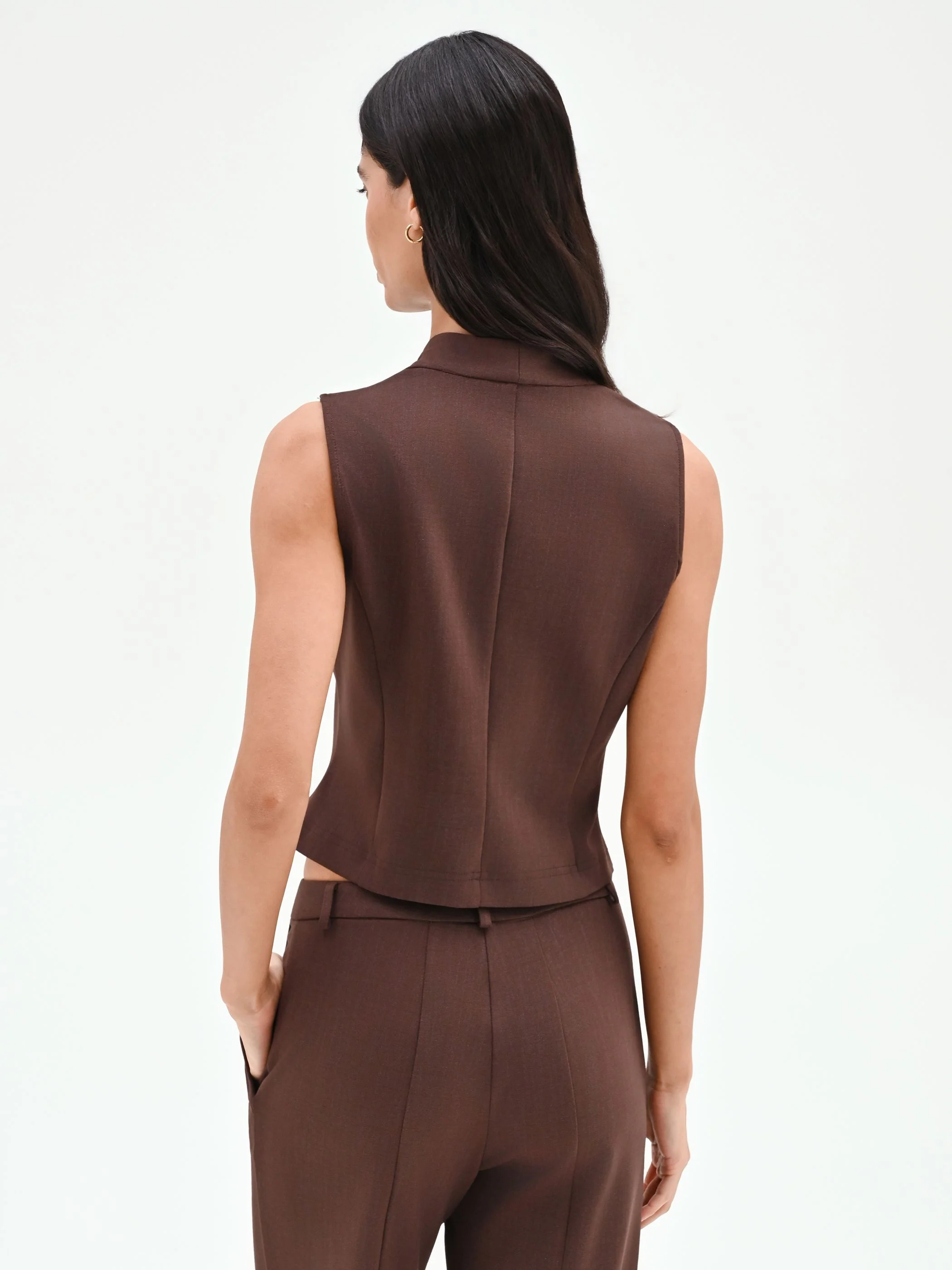 Gilet cioccolato con revers a punta