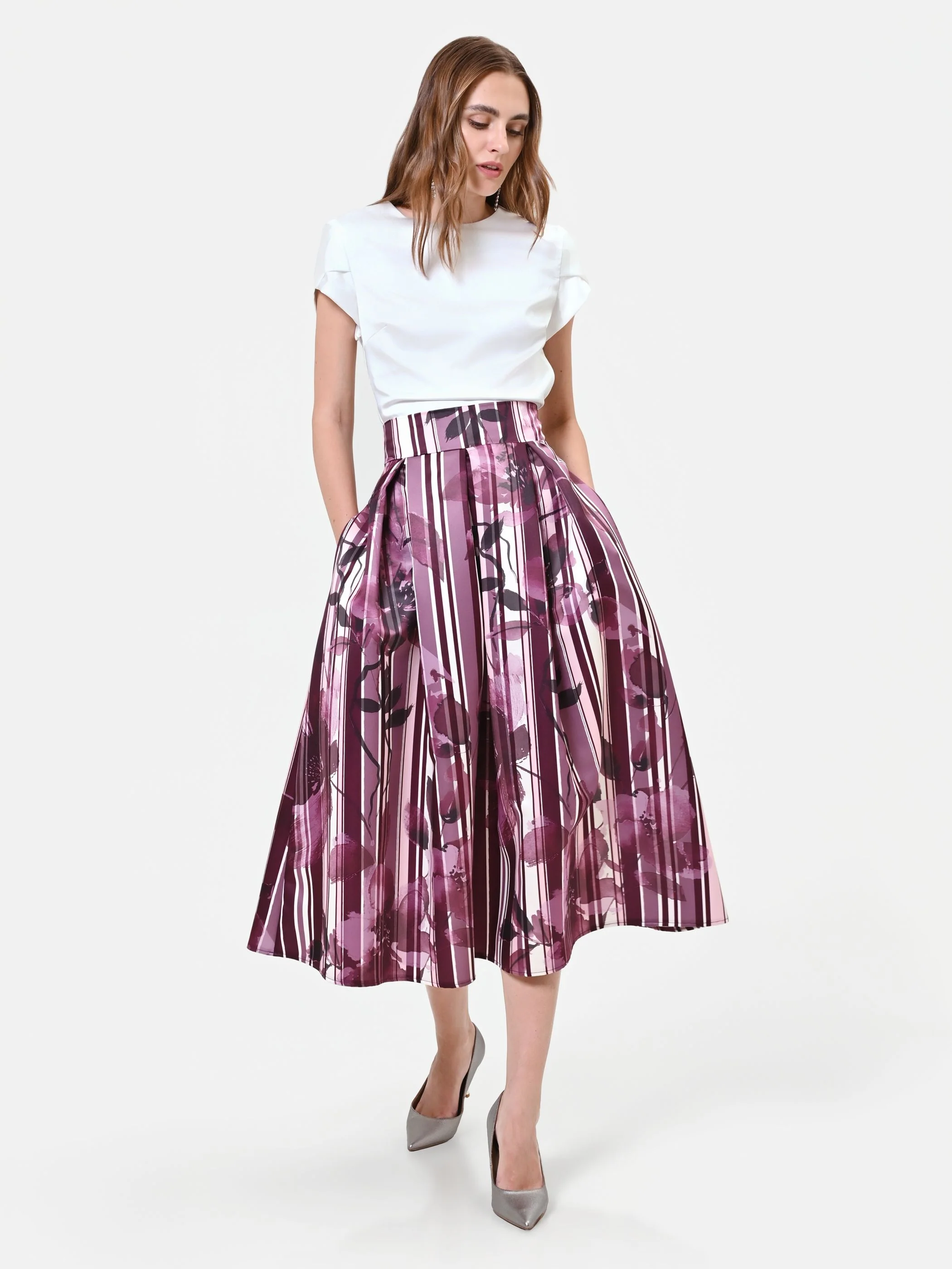Gonna midi plissettata rosso bordeaux con fantasia floreale - Image 7