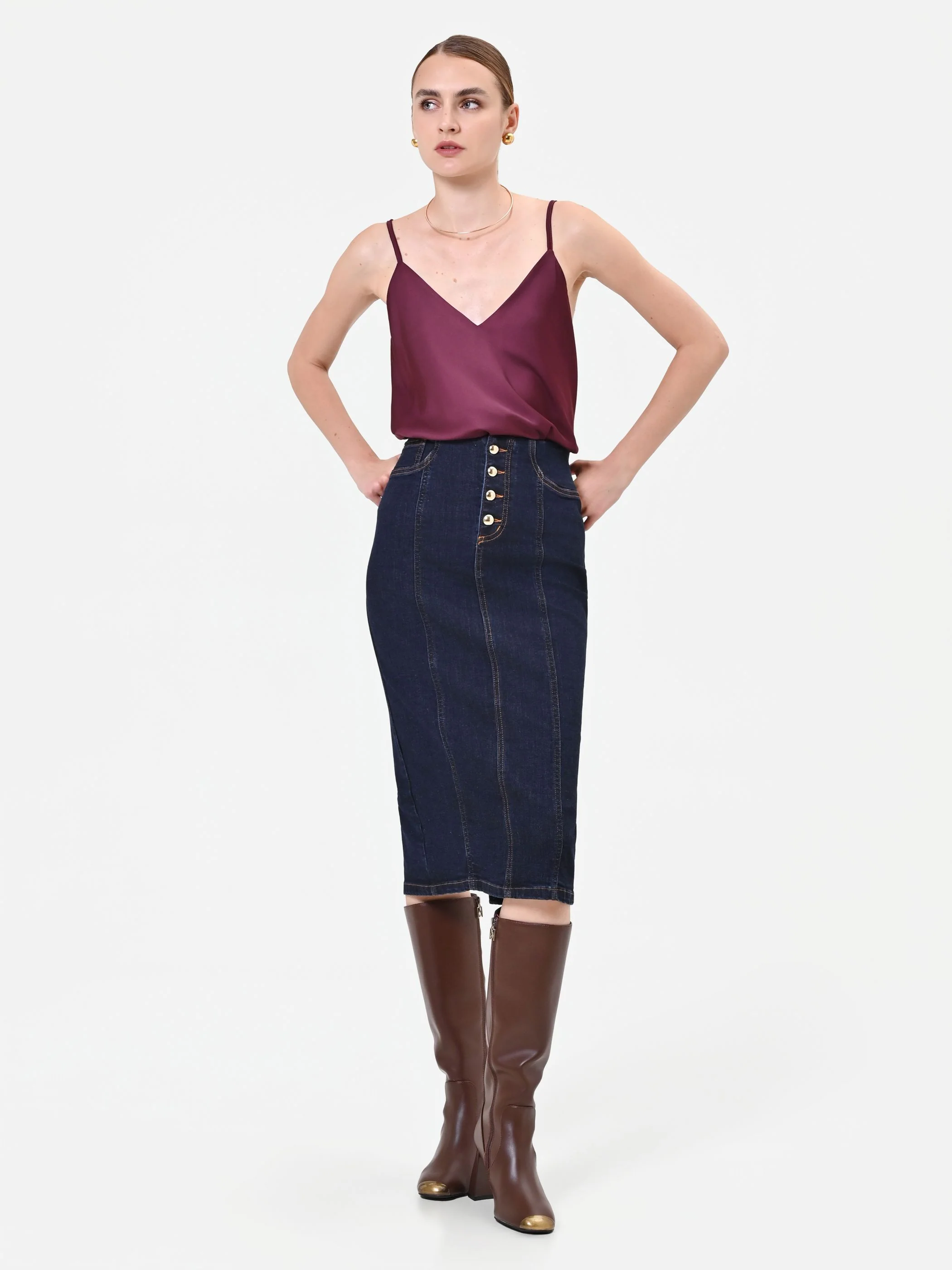 Gonna tubino blu navy in denim con bottoni dorati - Image 3