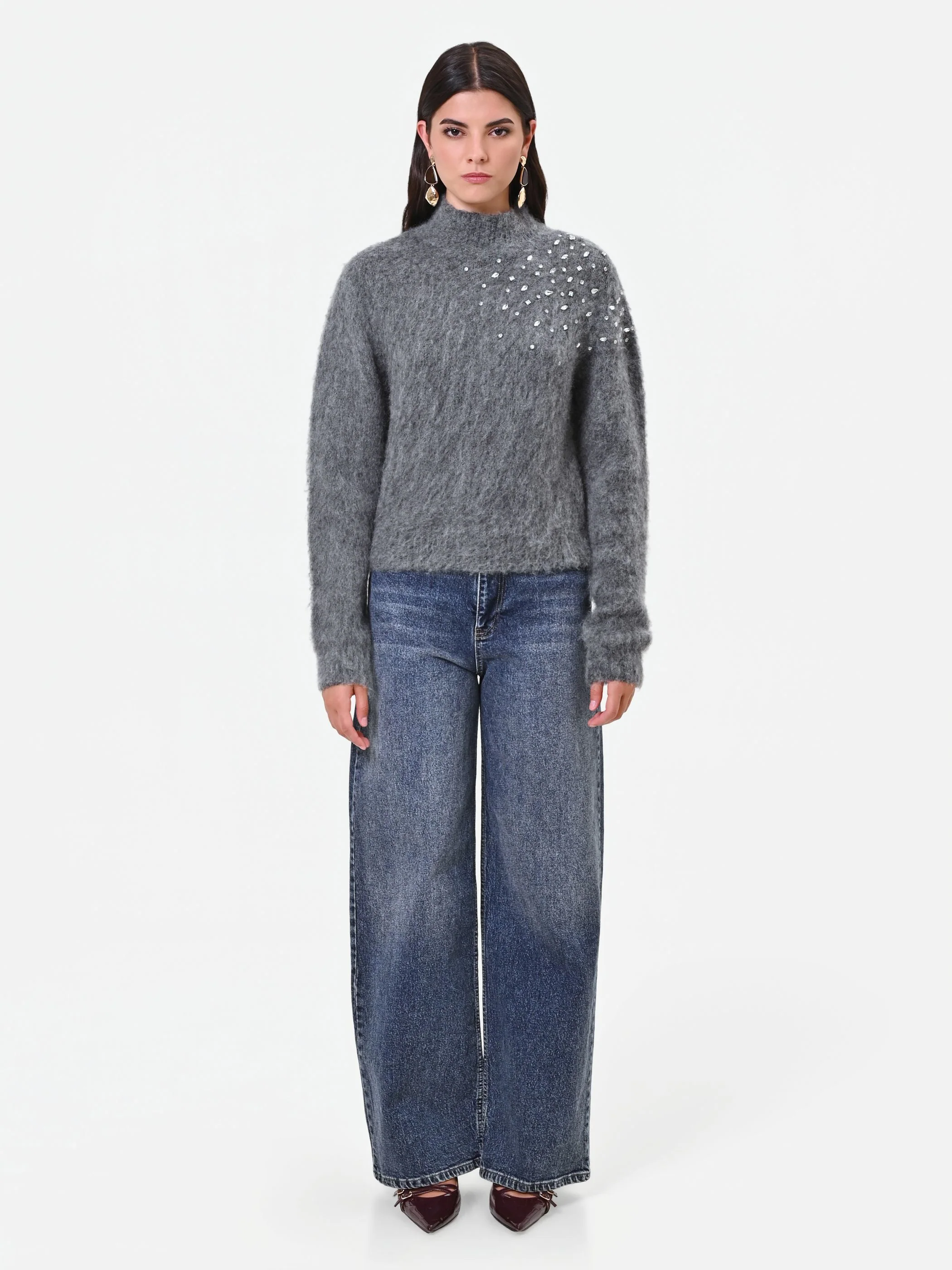 Maglia grigia in mohair con applicazione gioiello