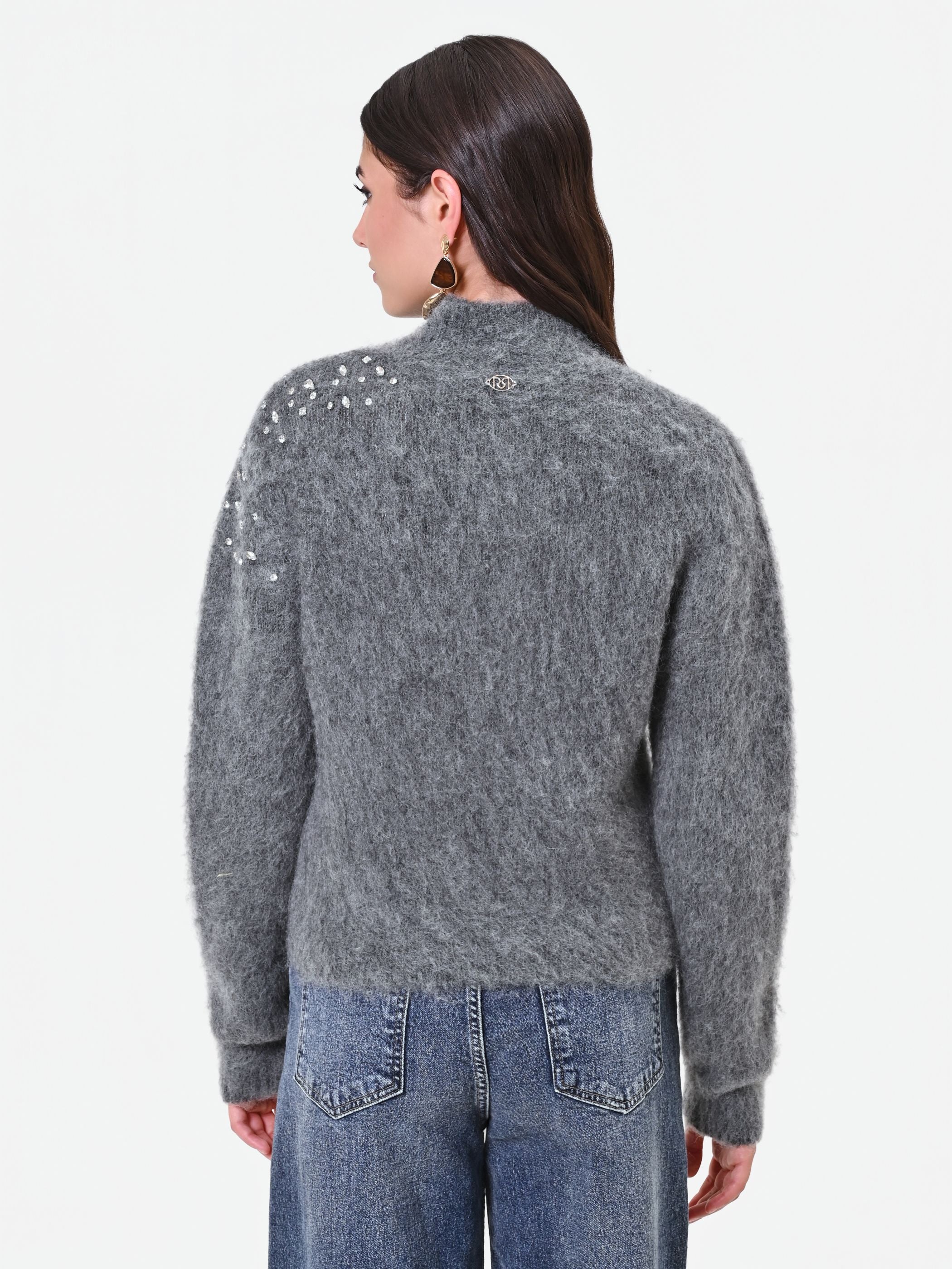 Maglia grigia in mohair con applicazione gioiello - Image 4