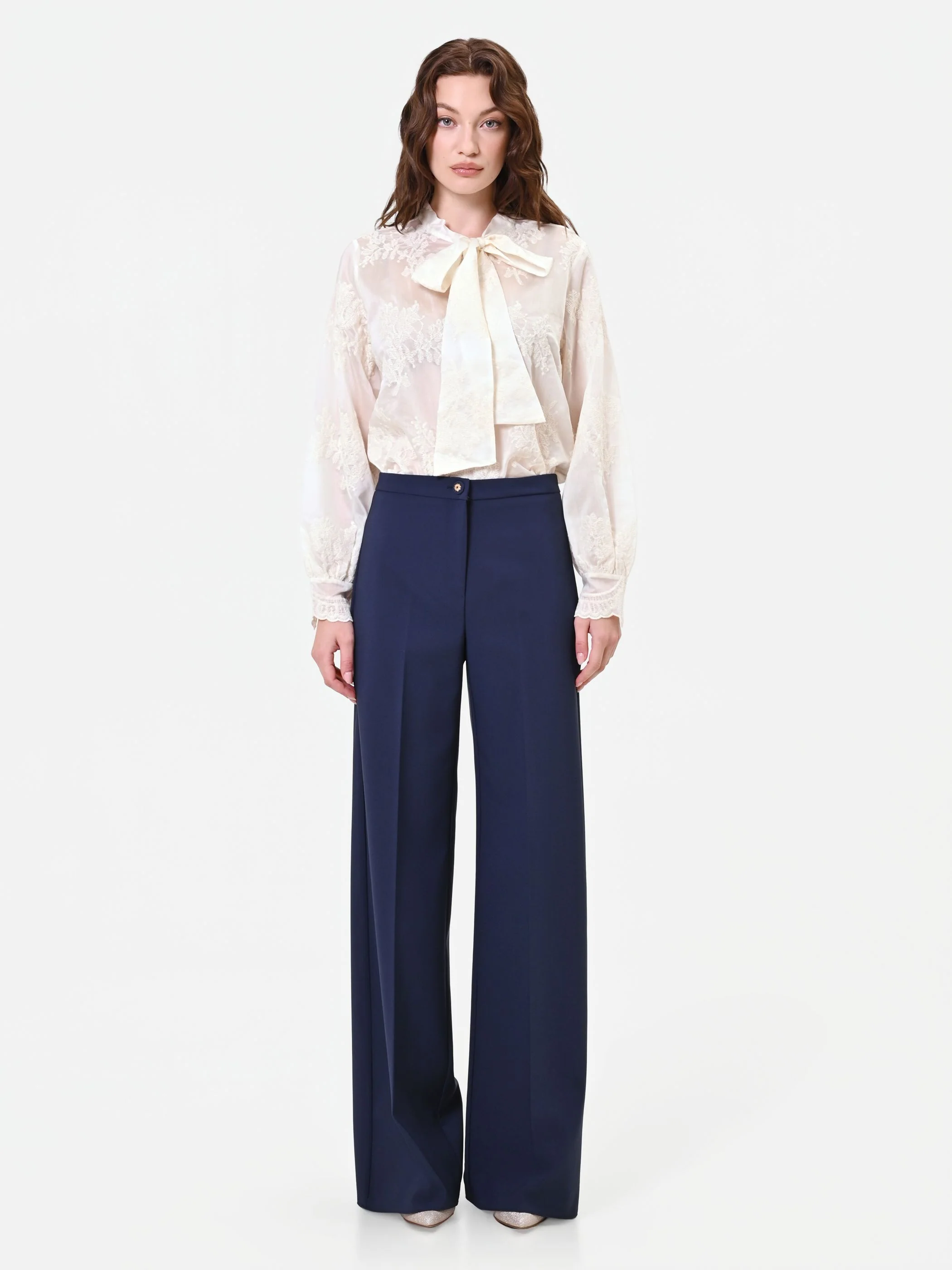 Pantalone a palazzo blu navy con piega stirata