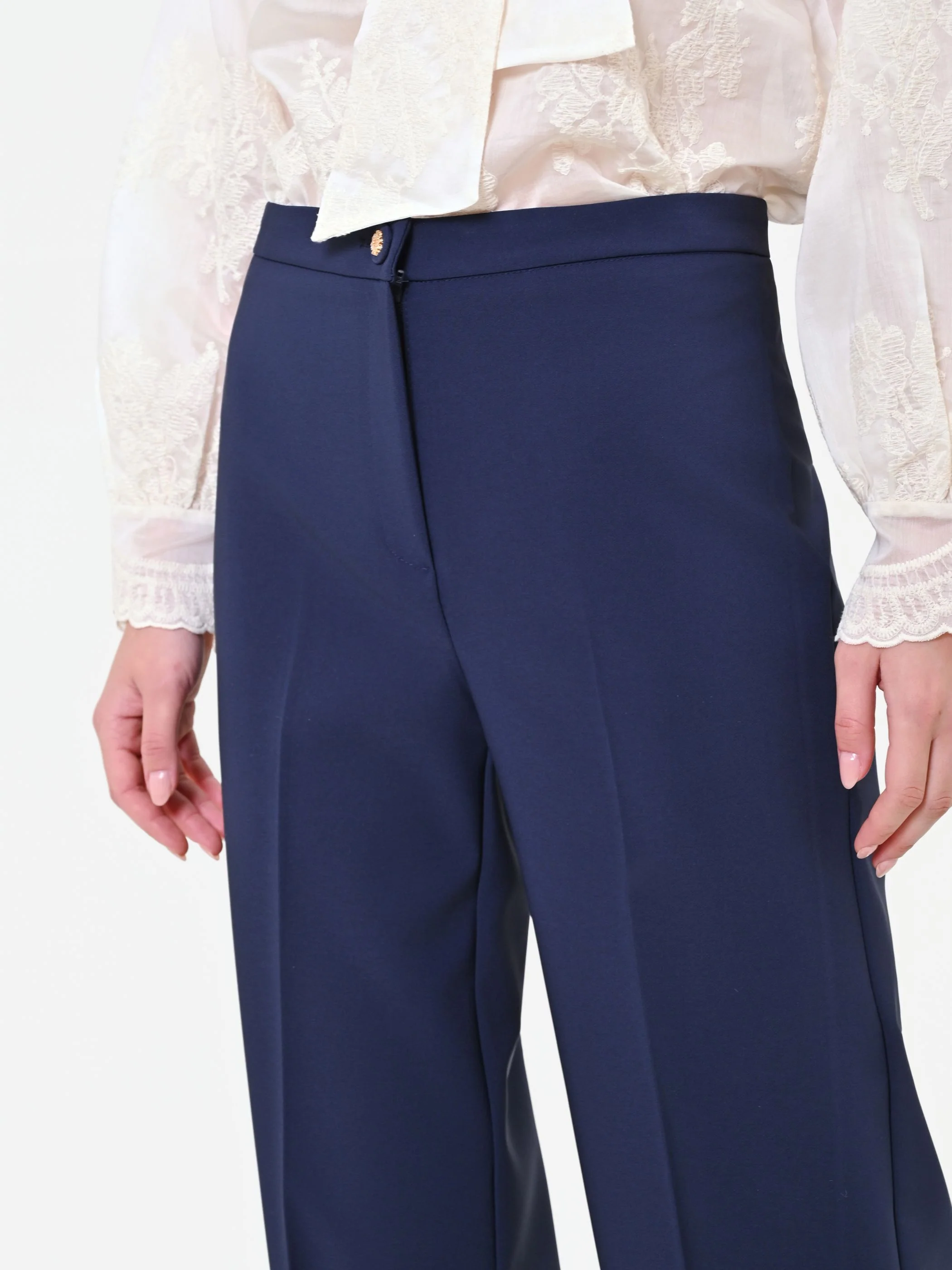 Pantalone a palazzo blu navy con piega stirata - Image 4