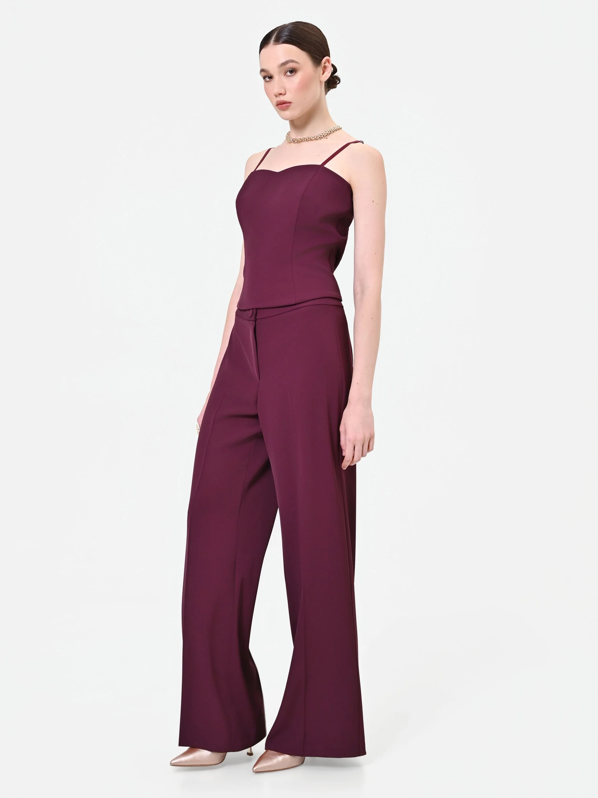 Pantalone a palazzo bordeaux dalla linea fluida - Image 5
