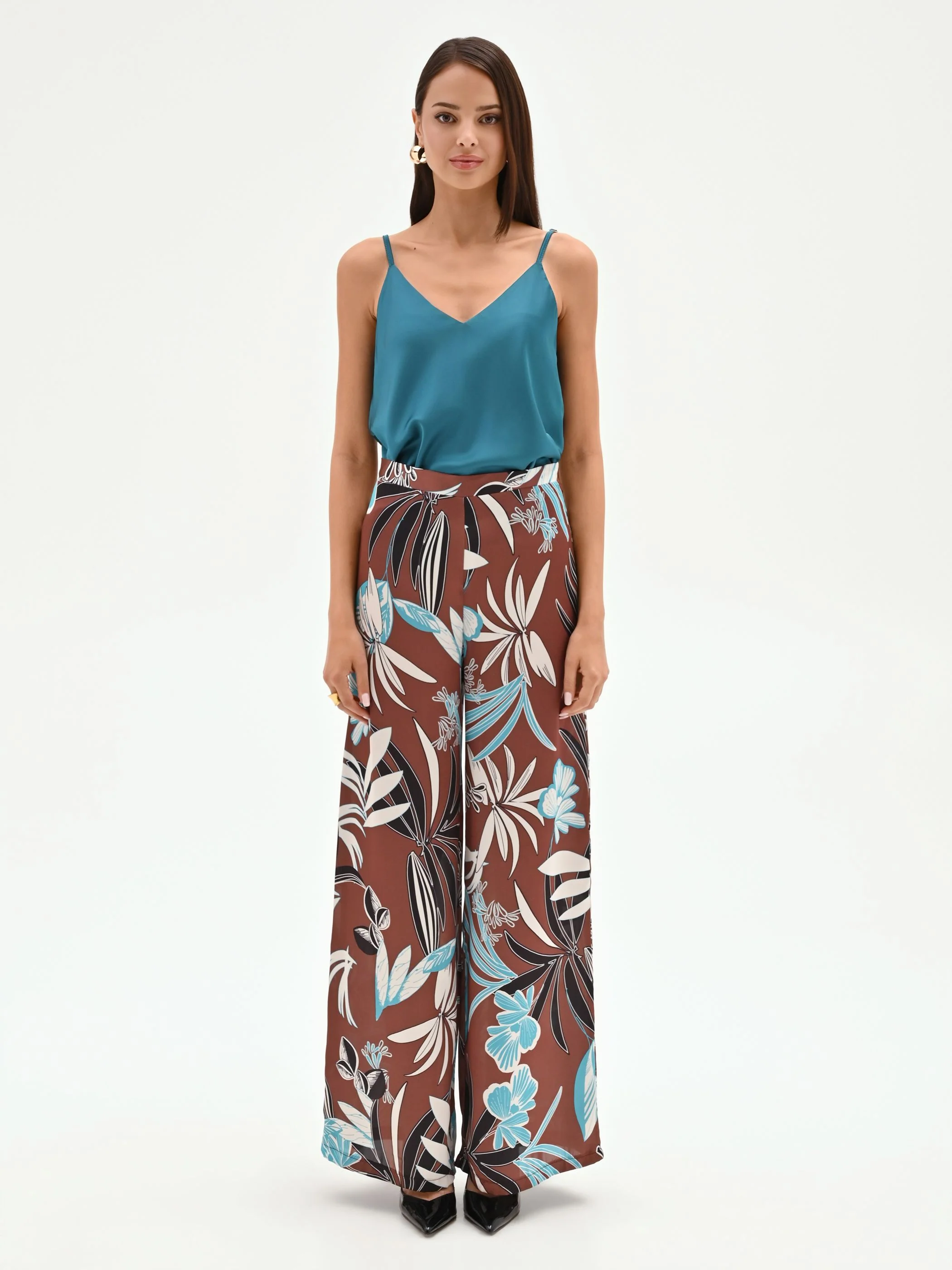 Pantalone a palazzo cioccolato con stampa botanica