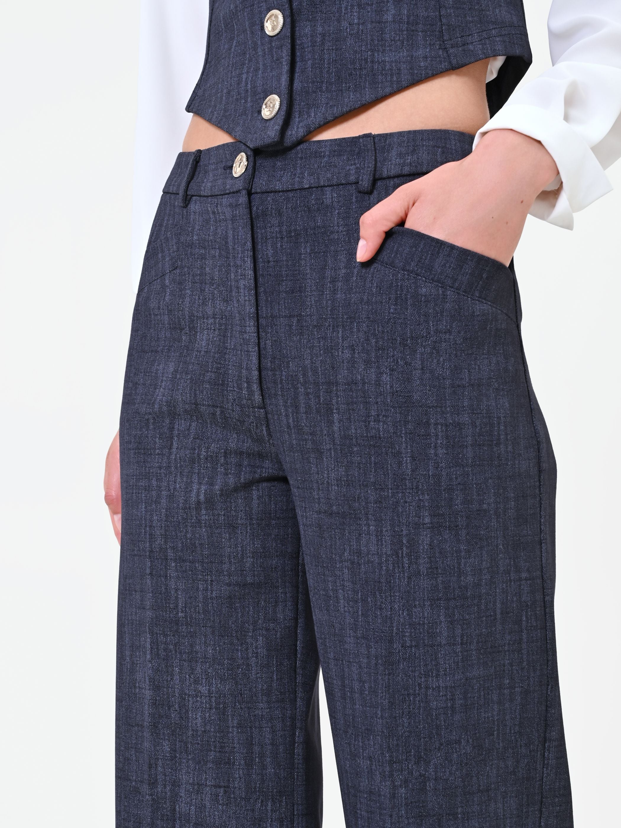 Pantalone blu navy a palazzo con risvolto - Image 4
