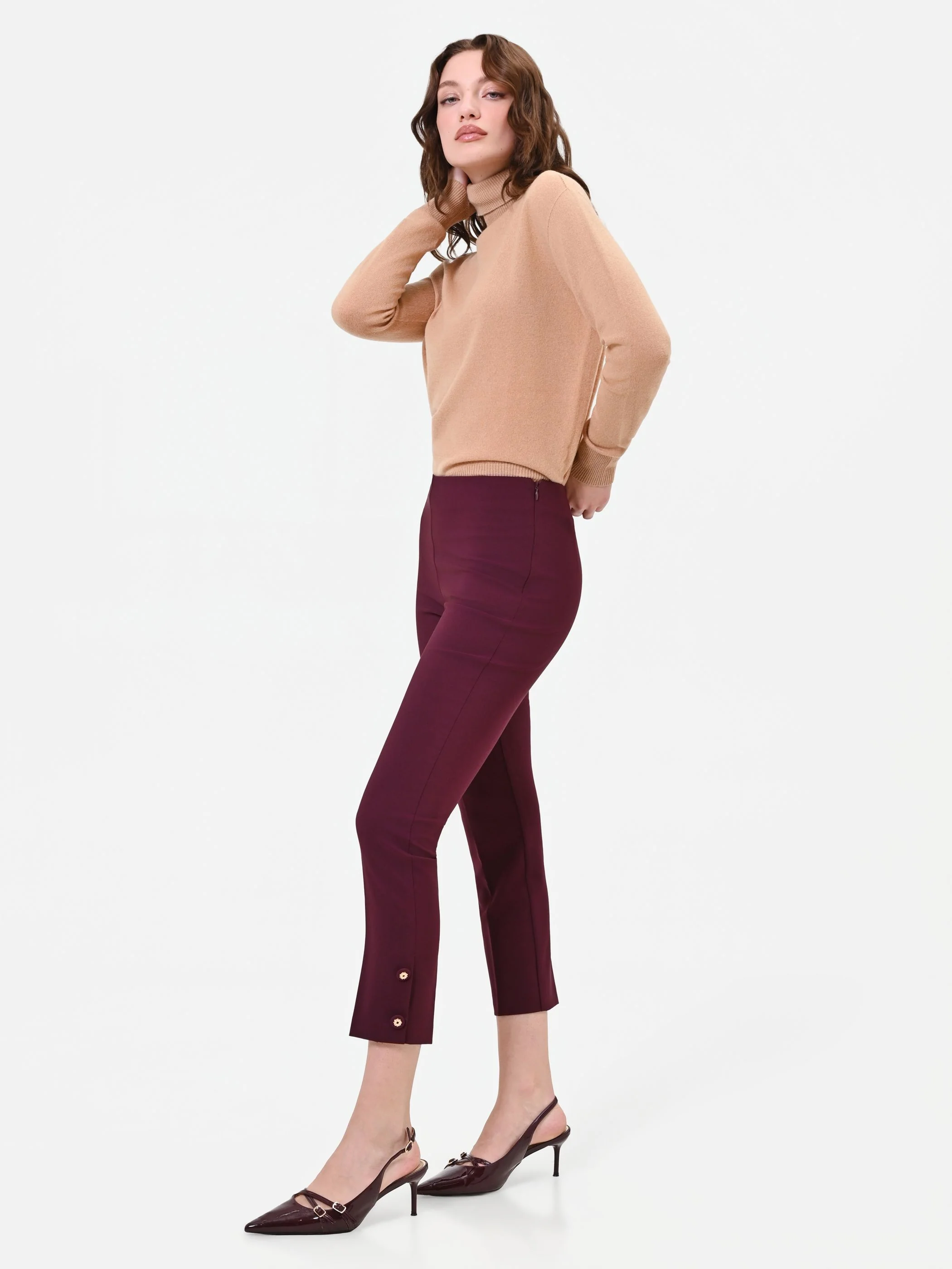 Pantalone bordeaux cropped con bottoni al fondo - Image 5