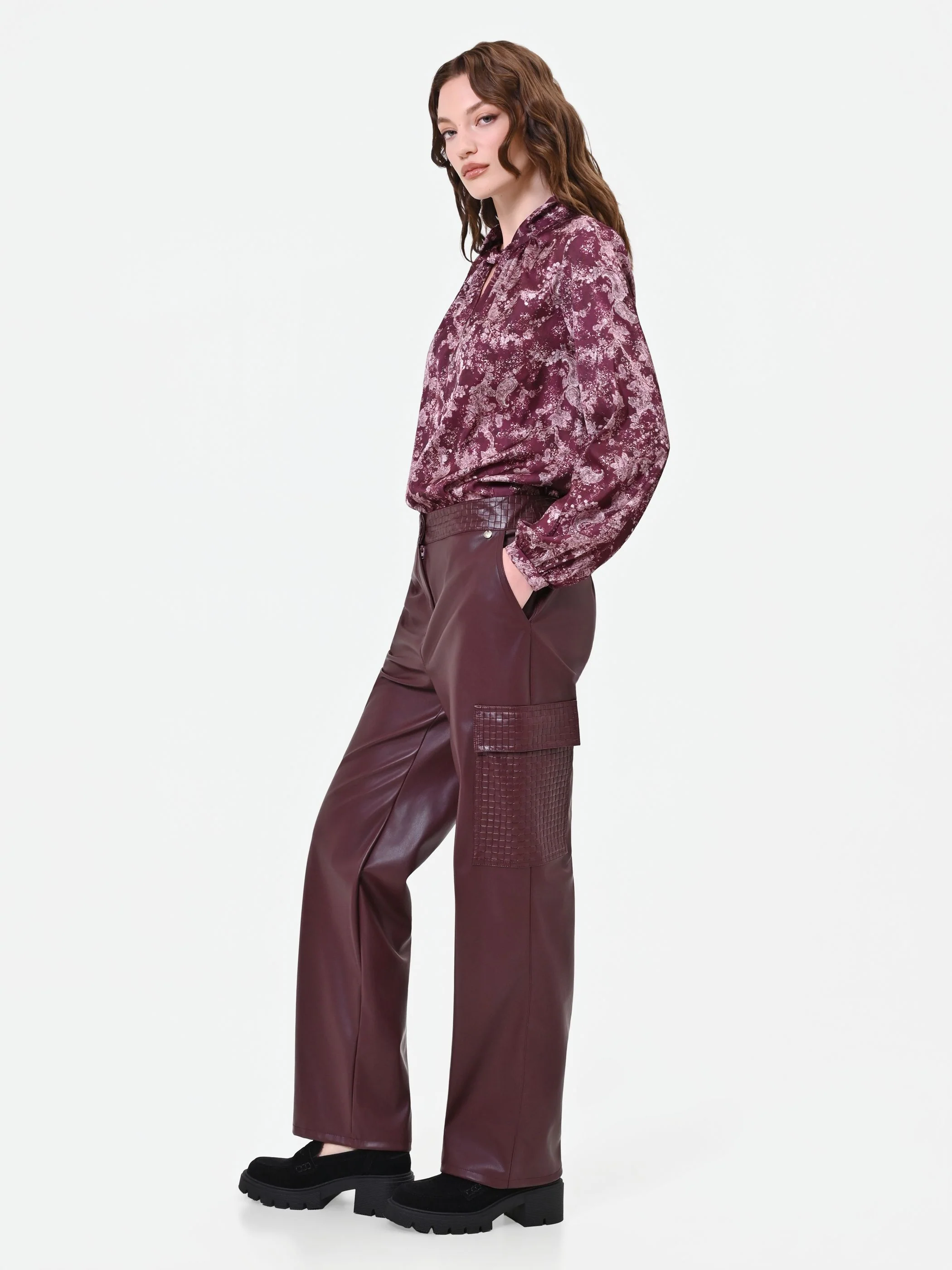 Pantalone cargo bordeaux rosso in similpelle - Image 4