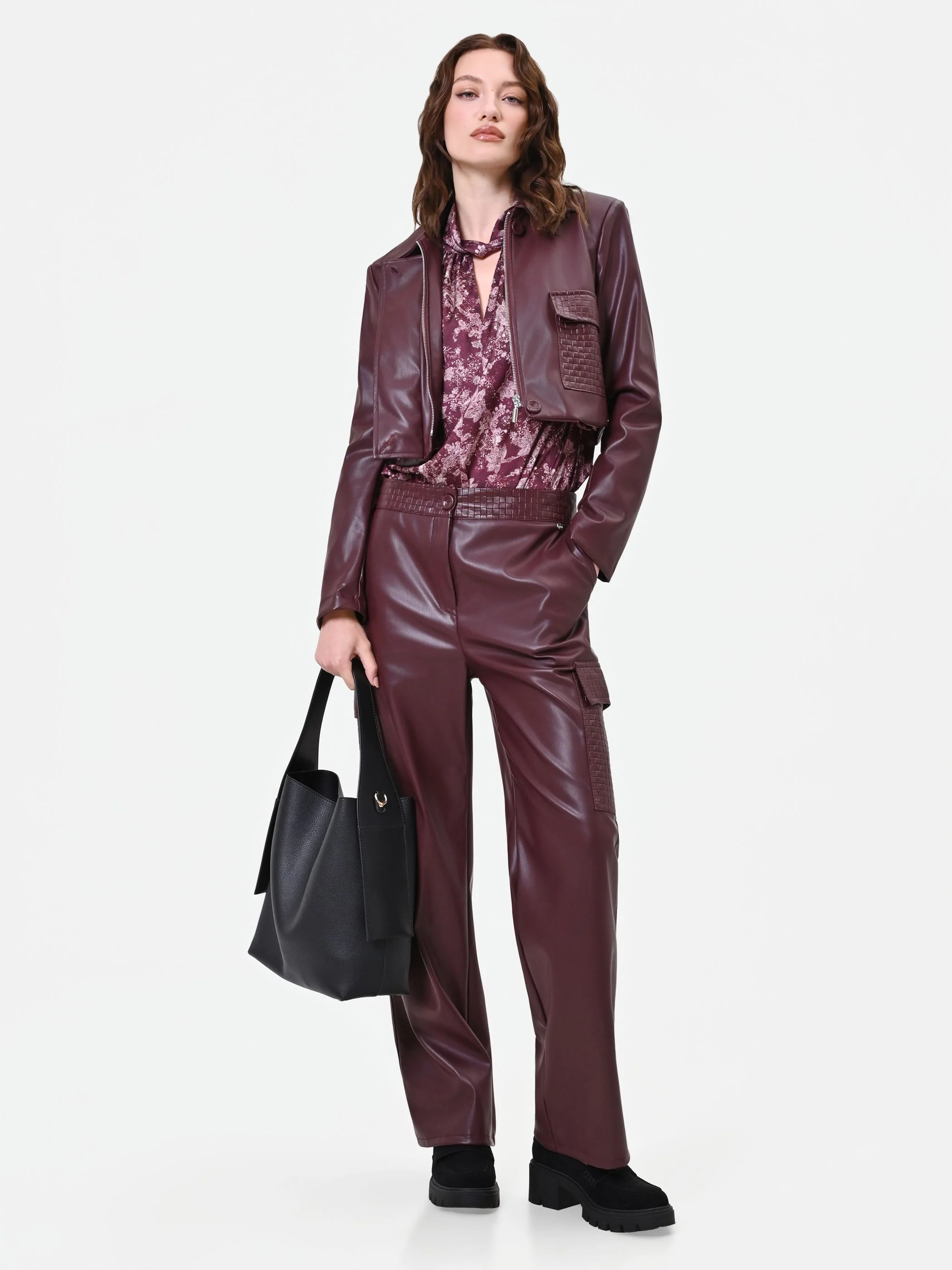 Pantalone cargo bordeaux rosso in similpelle - Image 6