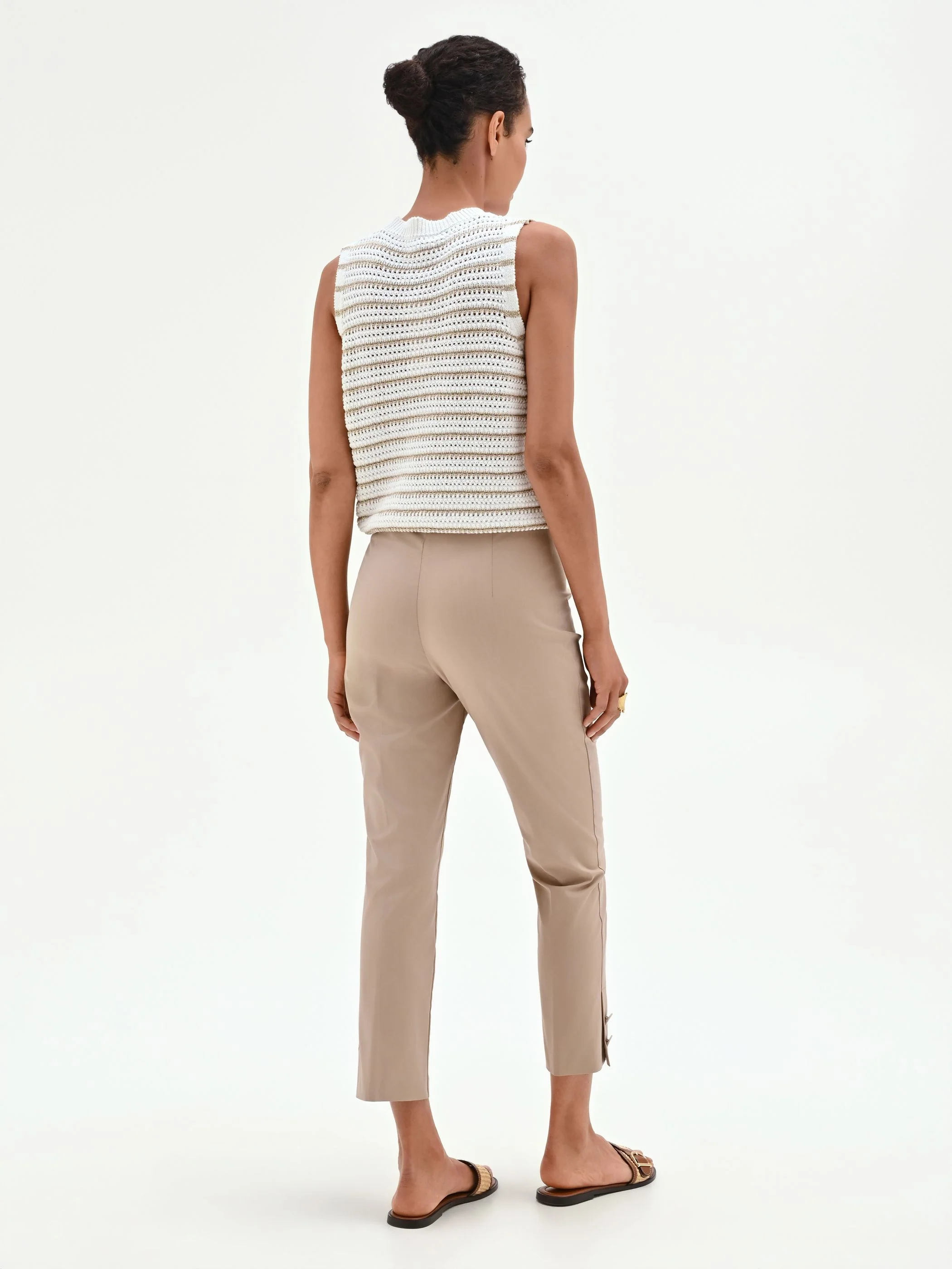 Pantalone cropped tortora beige con spacchi in raso di cotone - Image 3