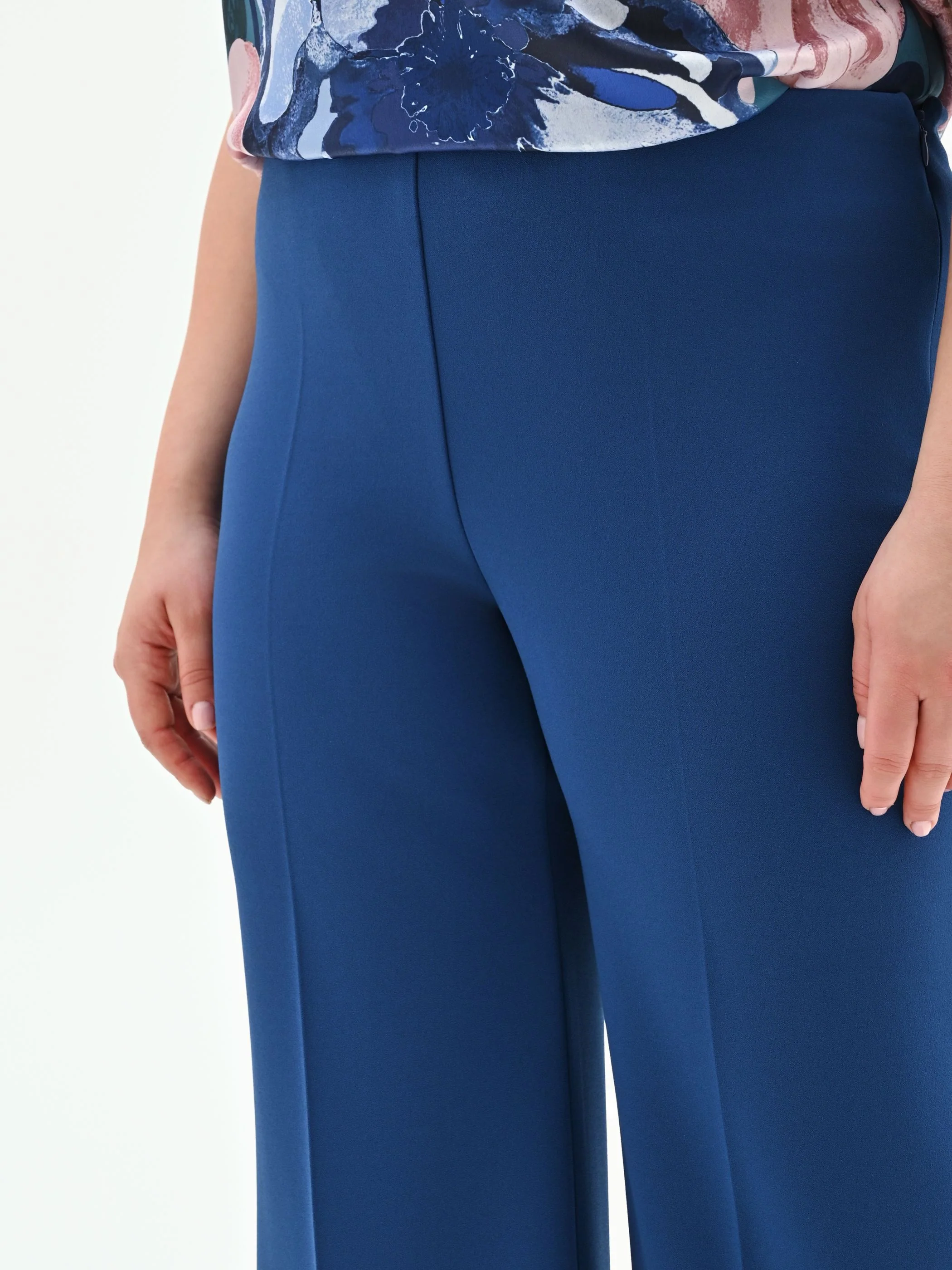 Pantalone Curvy a palazzo blu brillante in scuba mano crepe