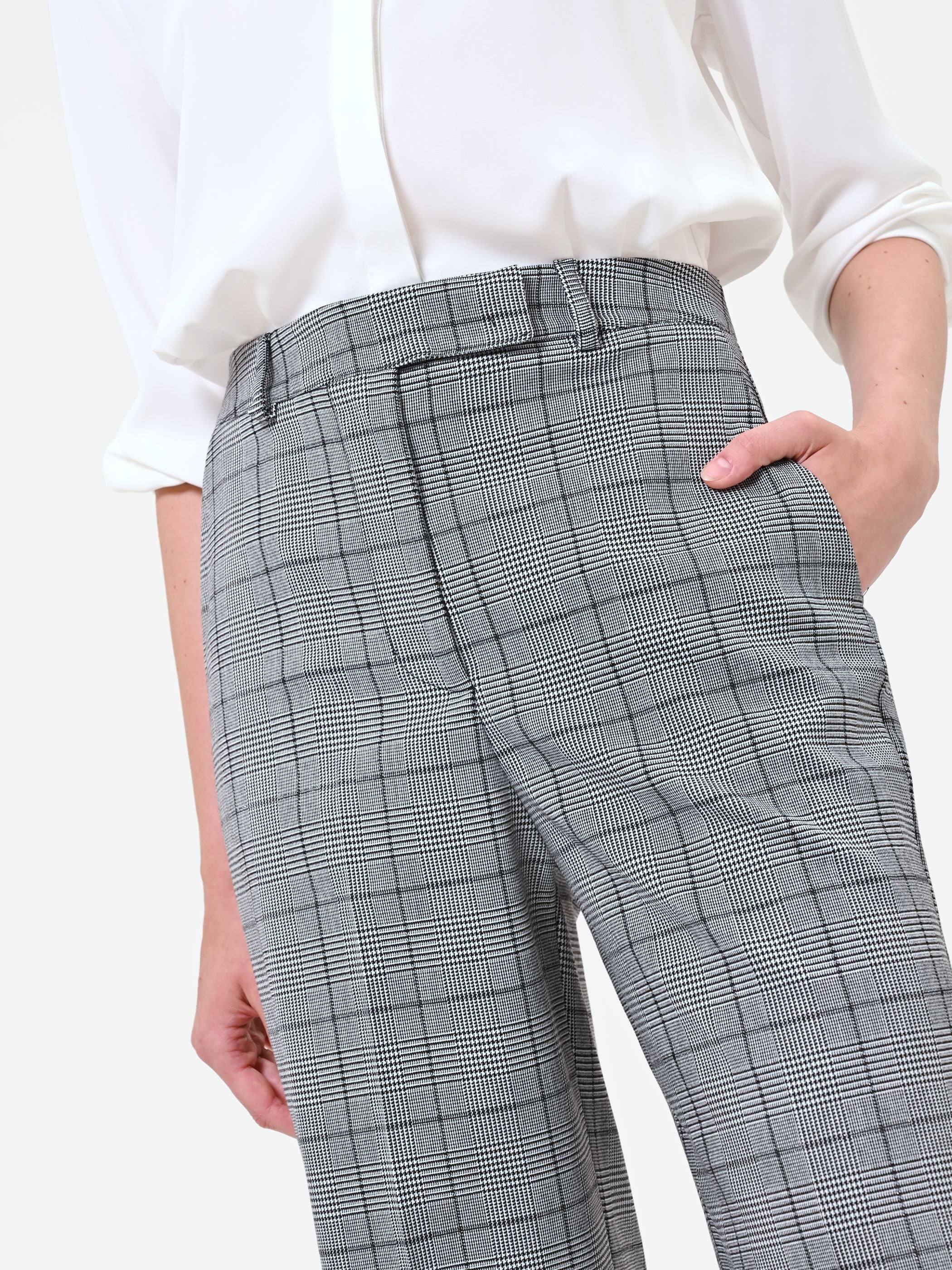 Pantalone grigio a gamba ampia con fantasia check - Image 4