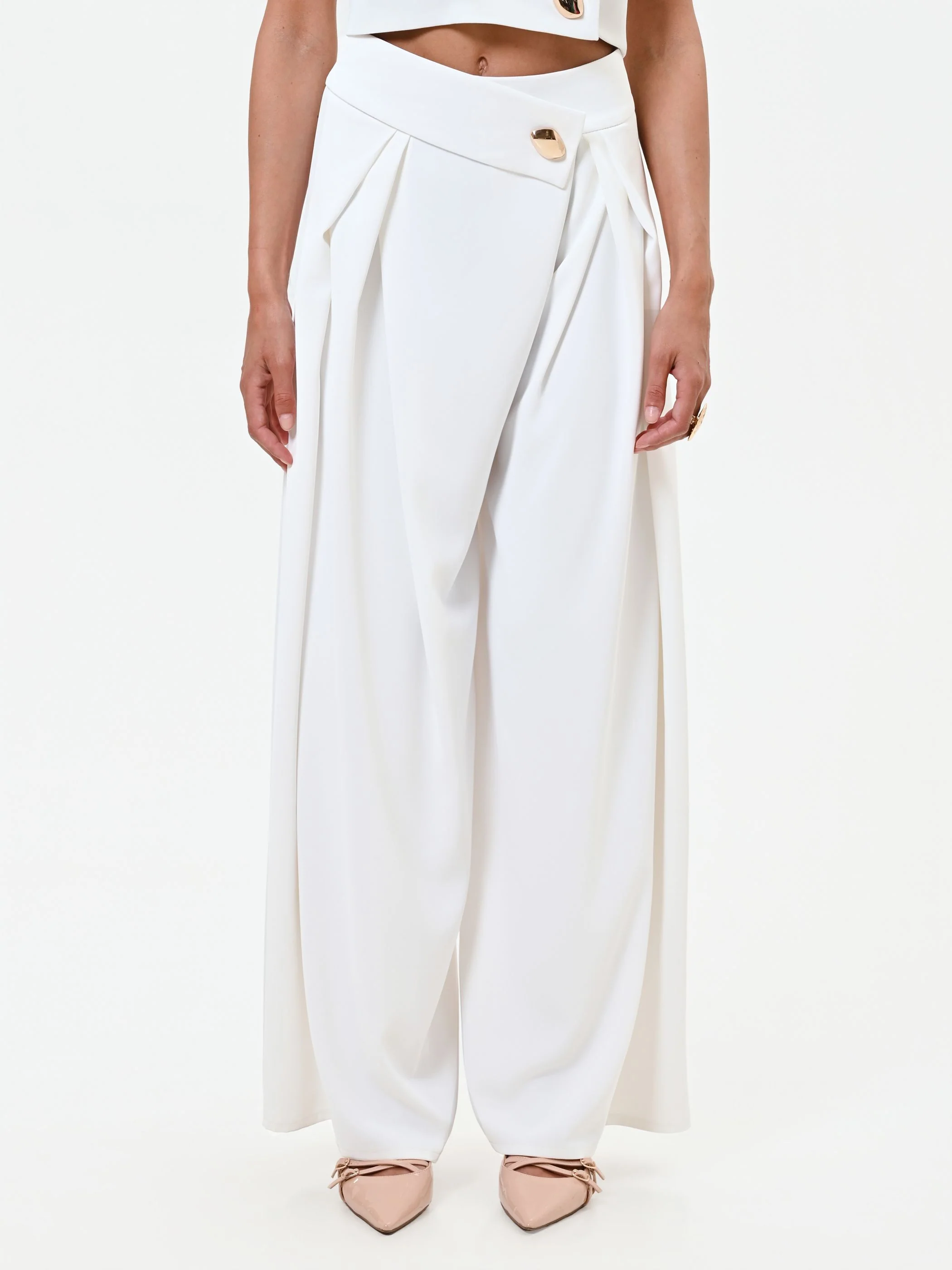 Pantalone palazzo bianco con bottone design
