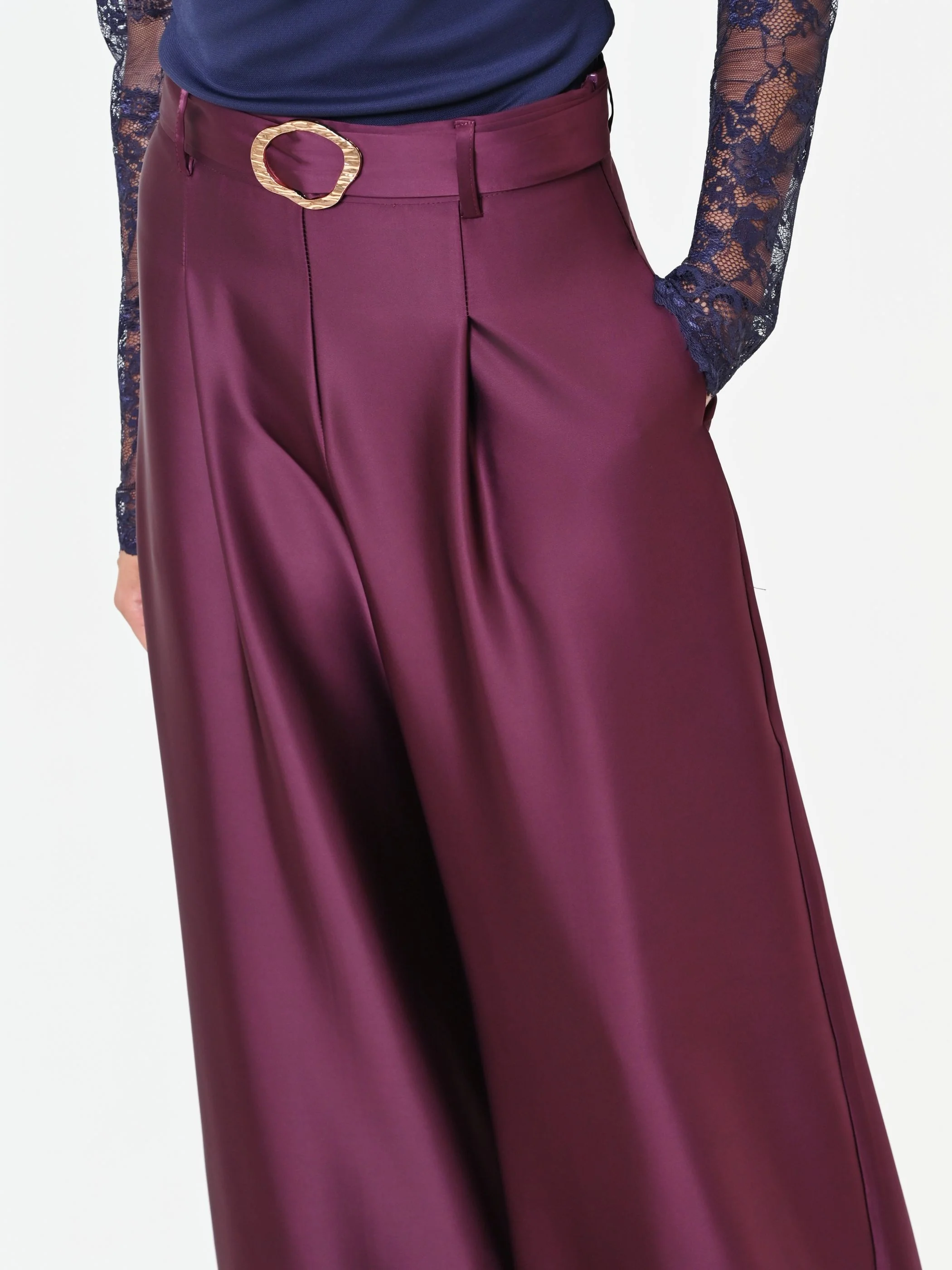Pantalone palazzo bordeaux in raso - Image 5