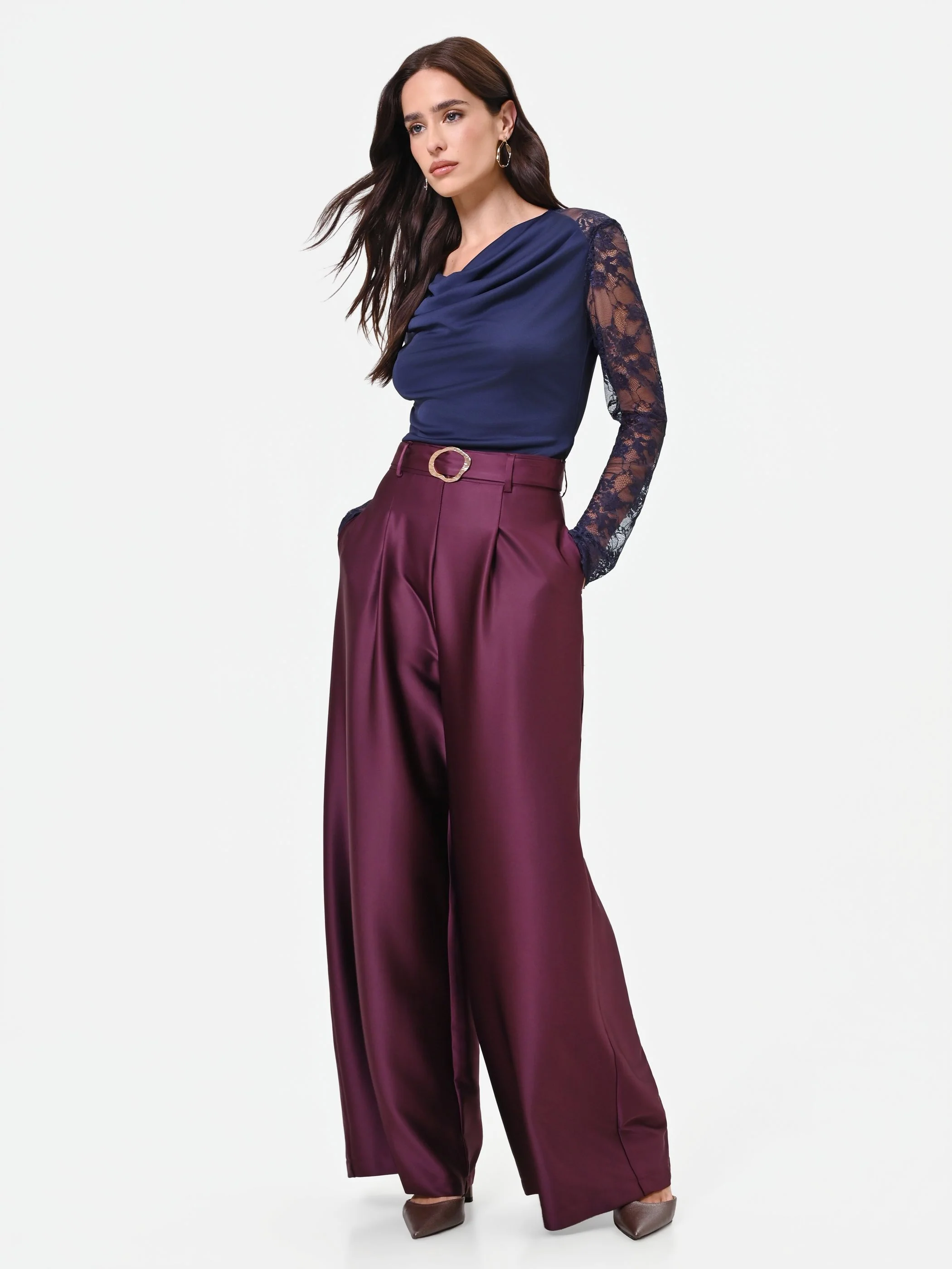 Pantalone palazzo bordeaux in raso - Image 6