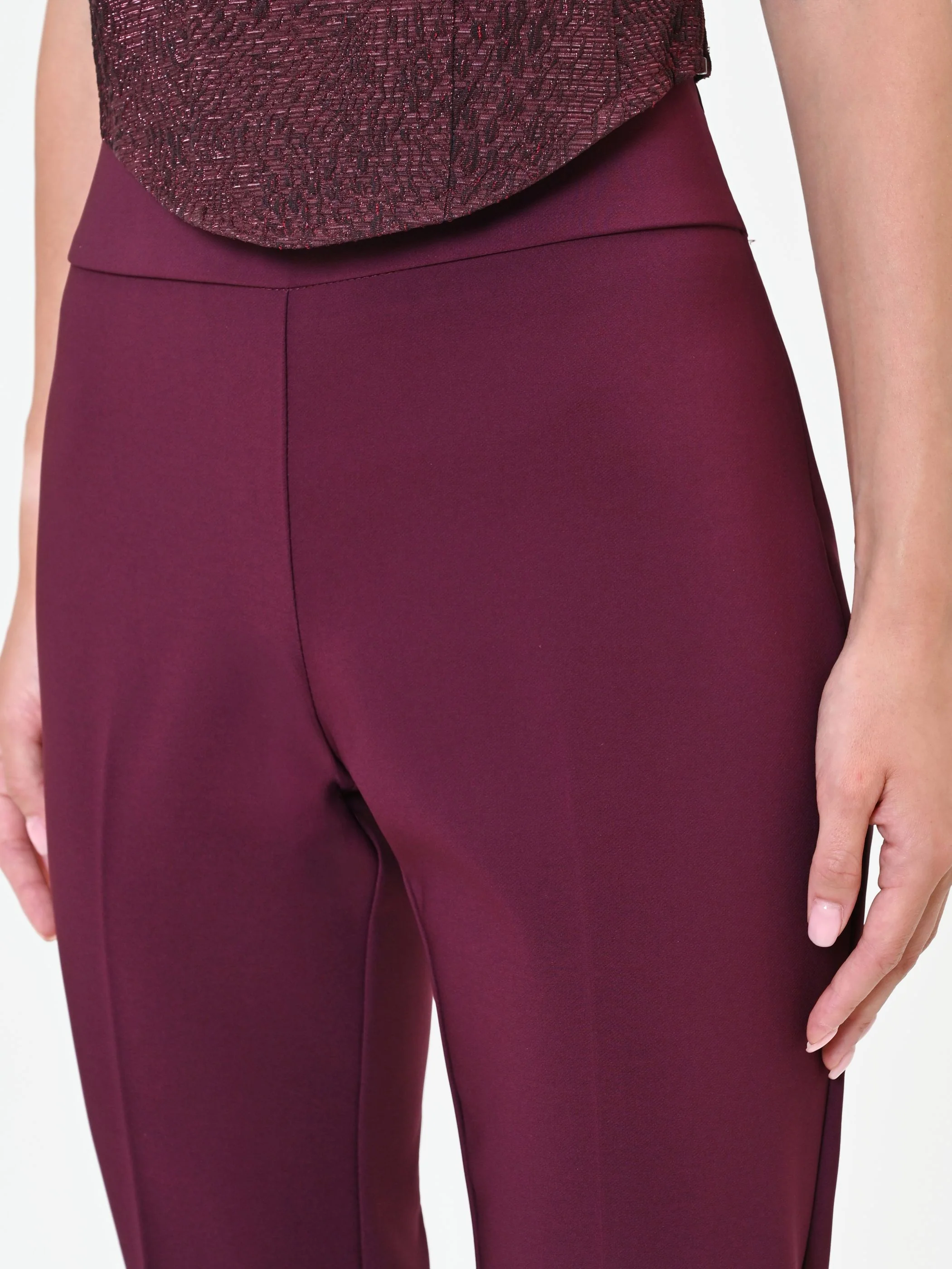 Pantalone svasato bordeaux rosso con piega centrale - Image 5