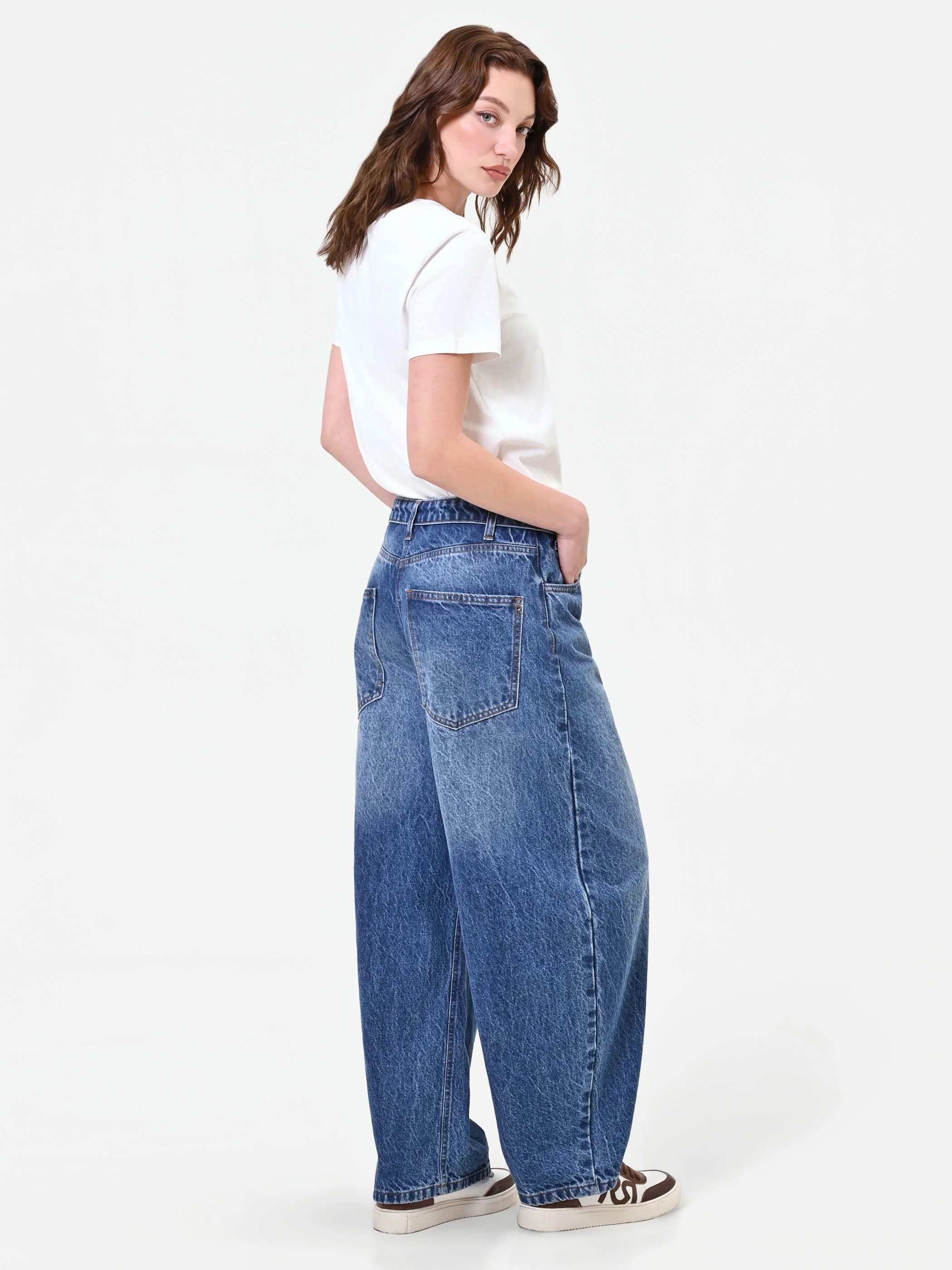 Pantaloni jeans blu indaco con chiusura asimmetrica - Image 3