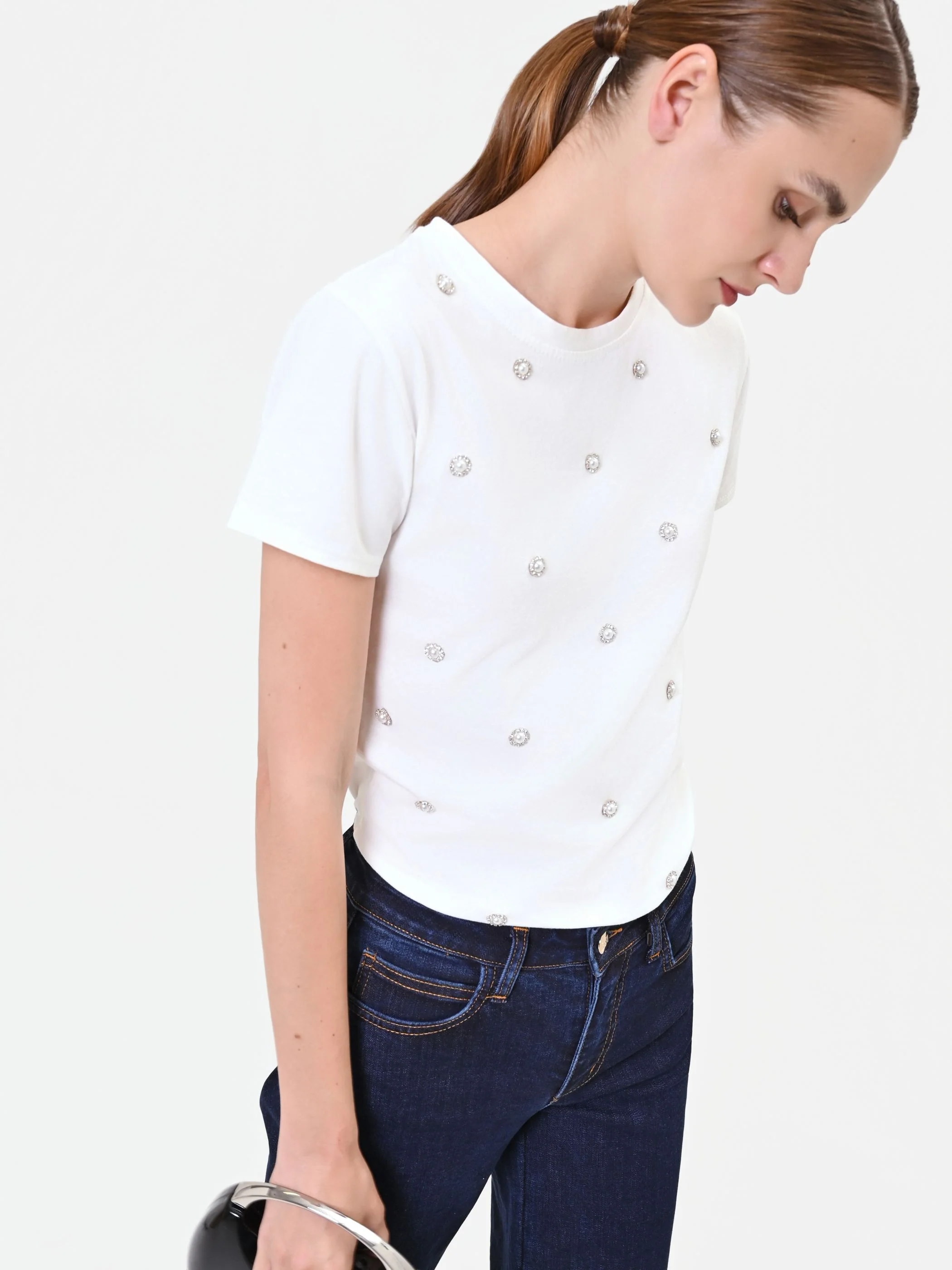 T-shirt panna con applicazioni gioiello - Image 6