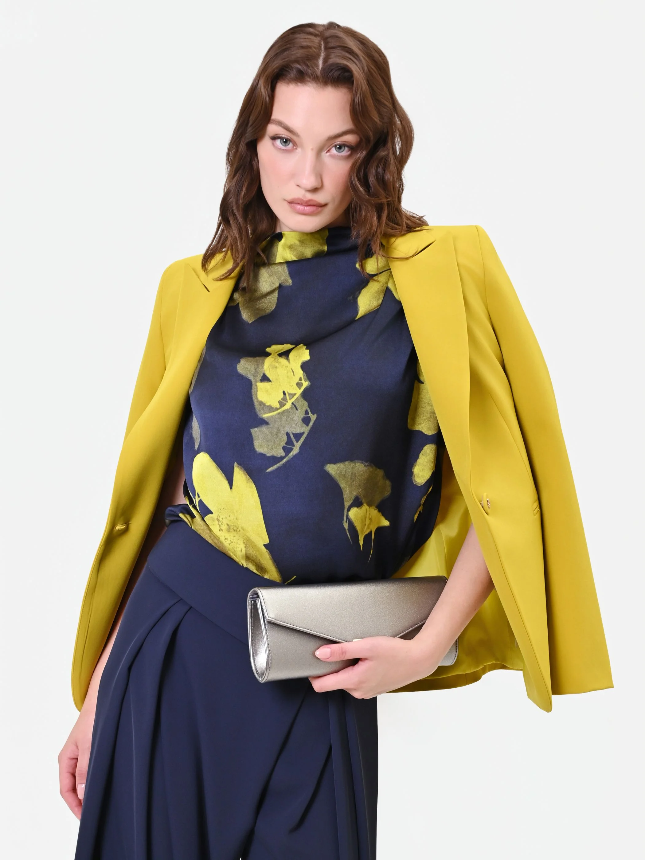 Top blu navy con collo drappeggiato e stampa floreale - Image 7