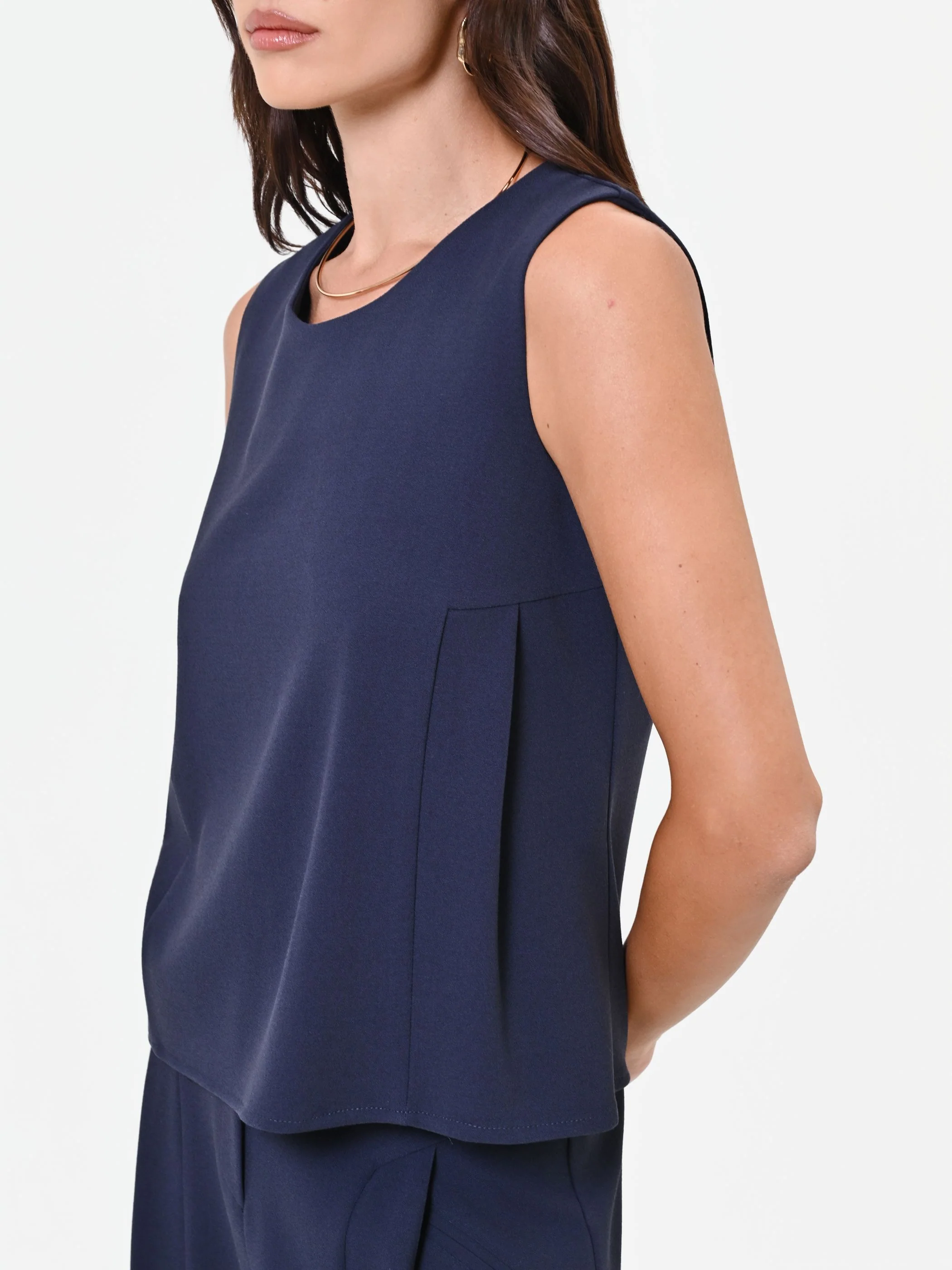 Top girocollo blu navy dalla linea essenziale - Image 4