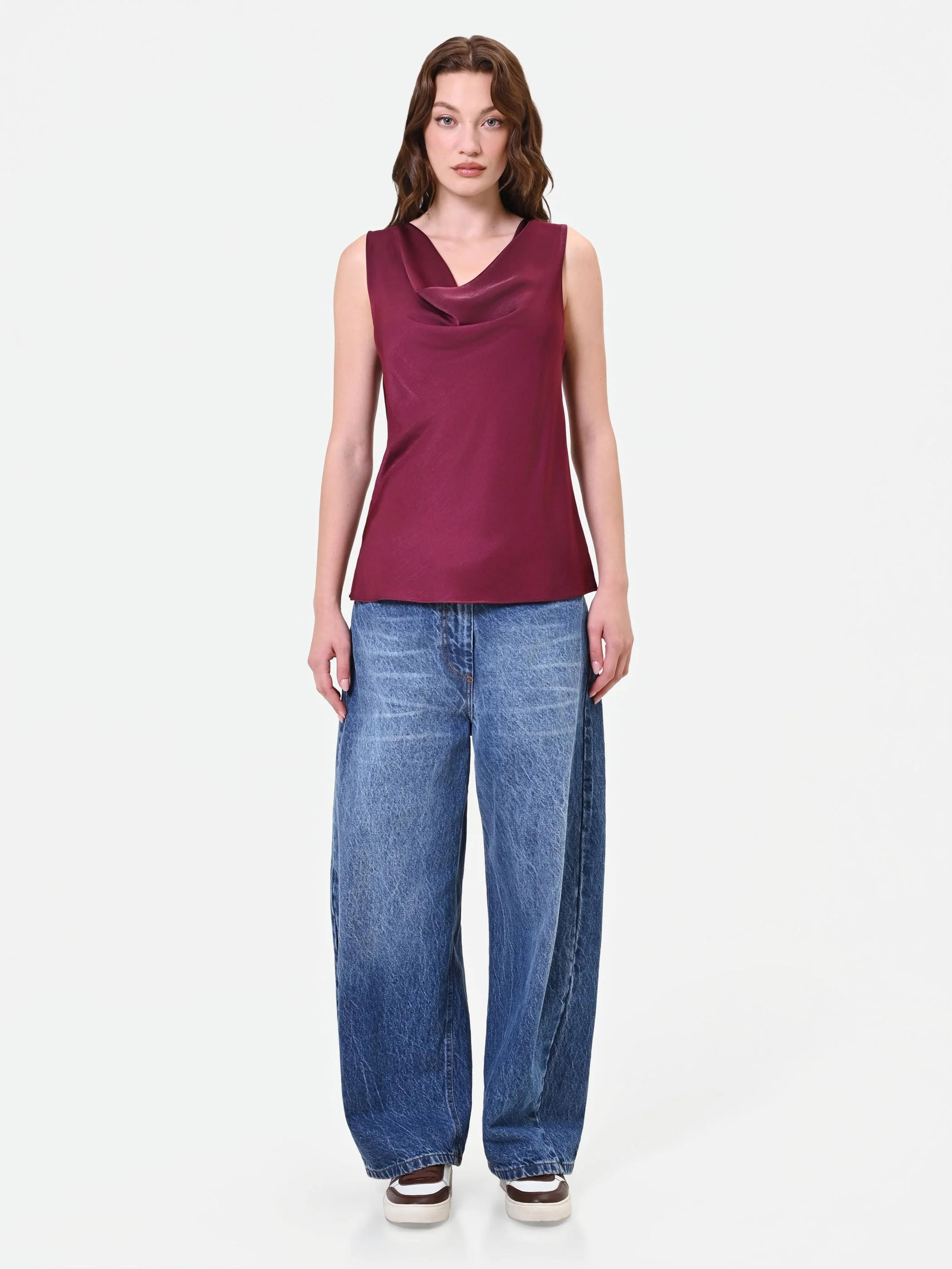 Top in raso bordeaux con scollo a cappuccio - Image 2