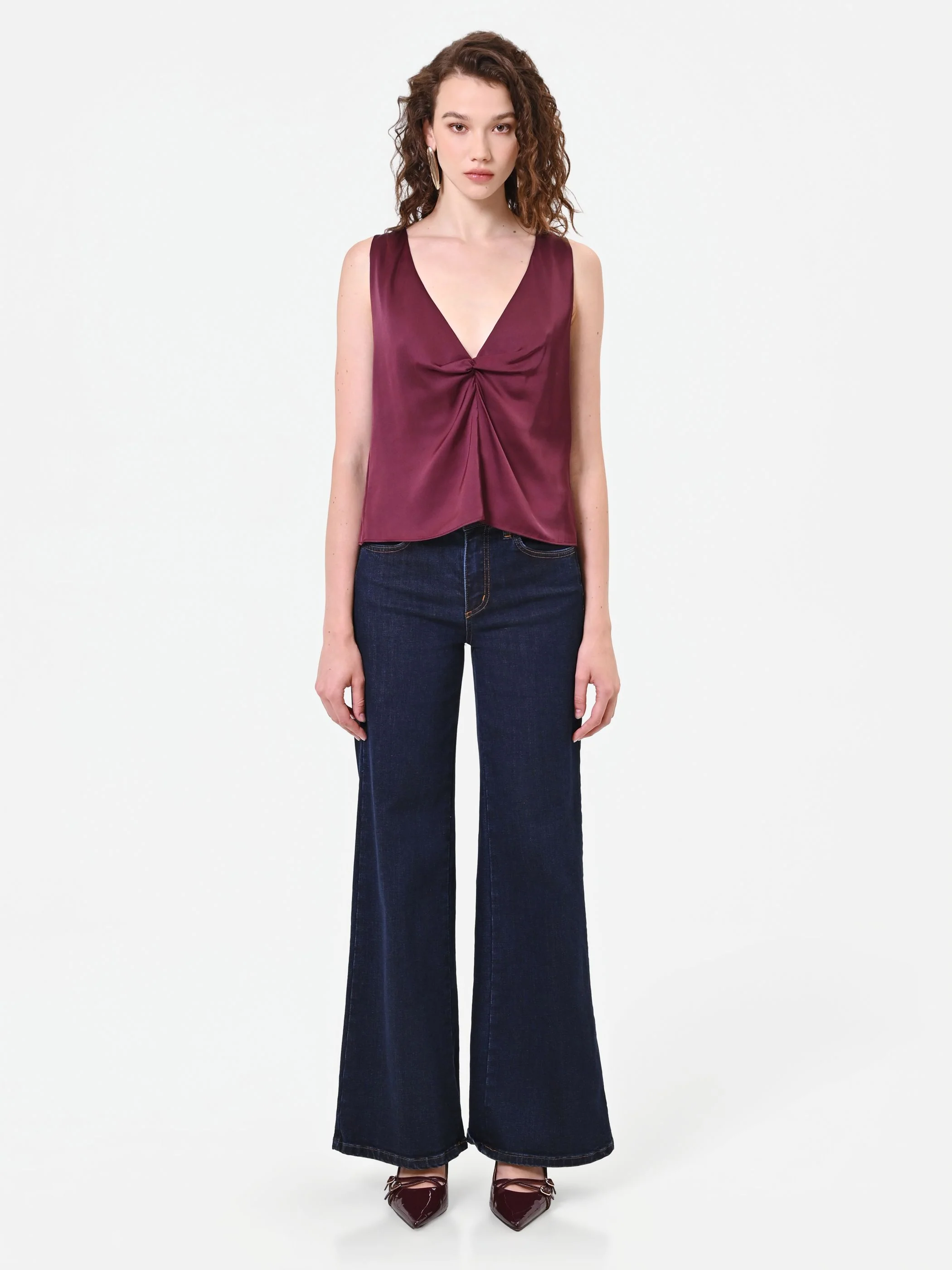 Top in raso bordeaux rosso con nodo