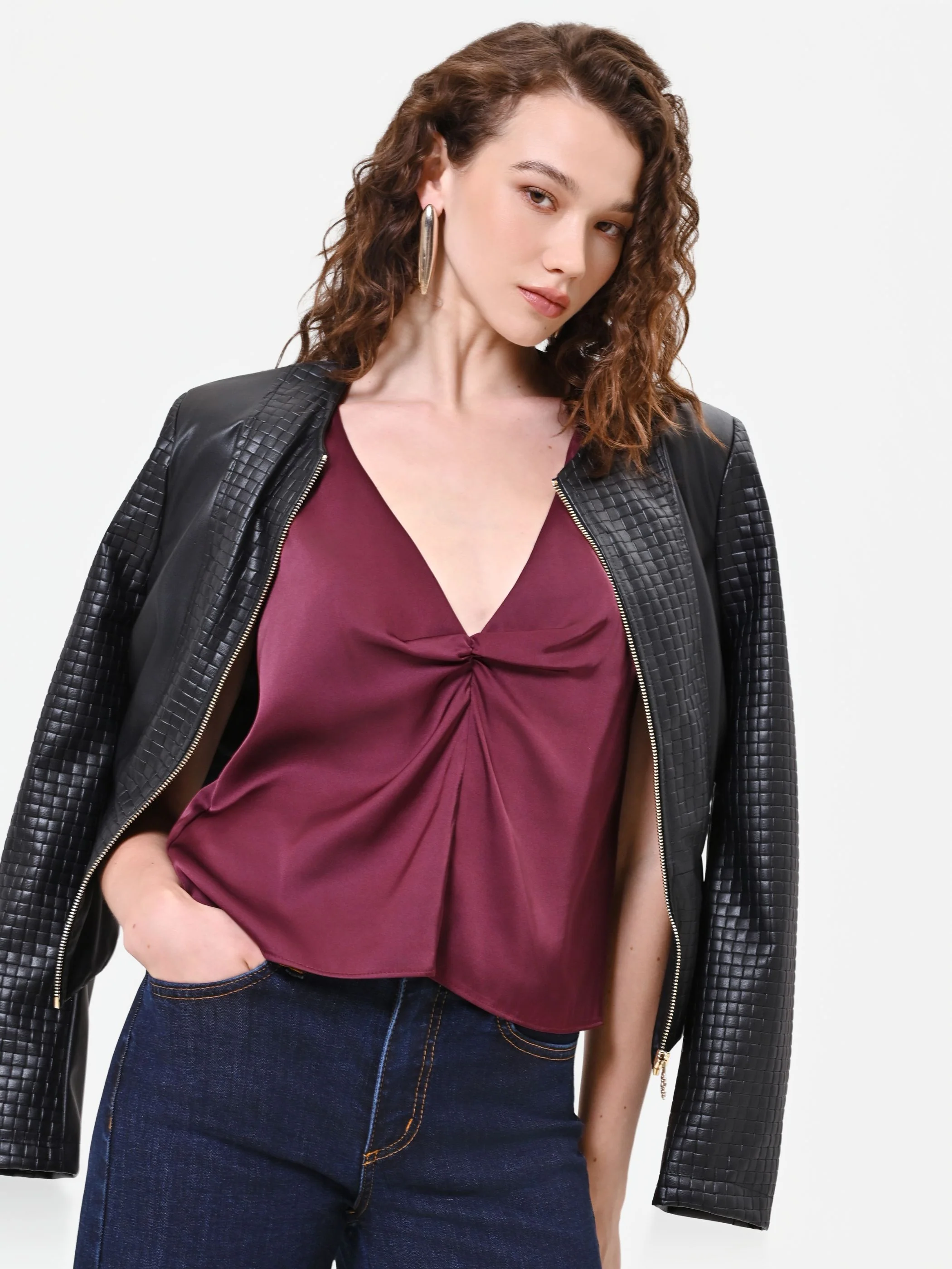 Top in raso bordeaux rosso con nodo - Image 6