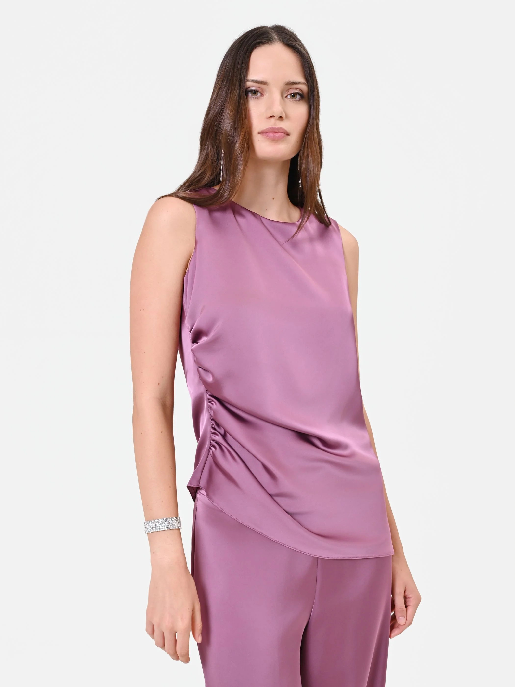 Top in raso rosa antico con drappeggio laterale - Image 5